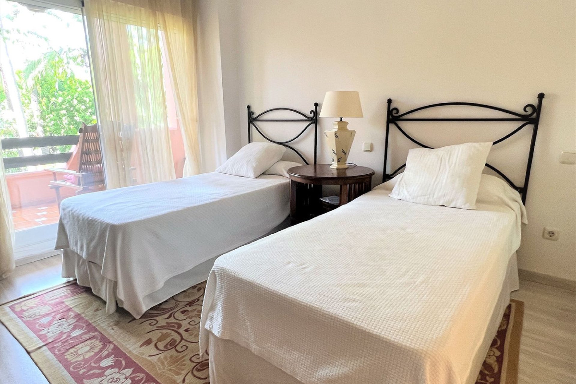 Resale - Apartment - Middle Floor Apartment - Marbella - Guadalmina Baja