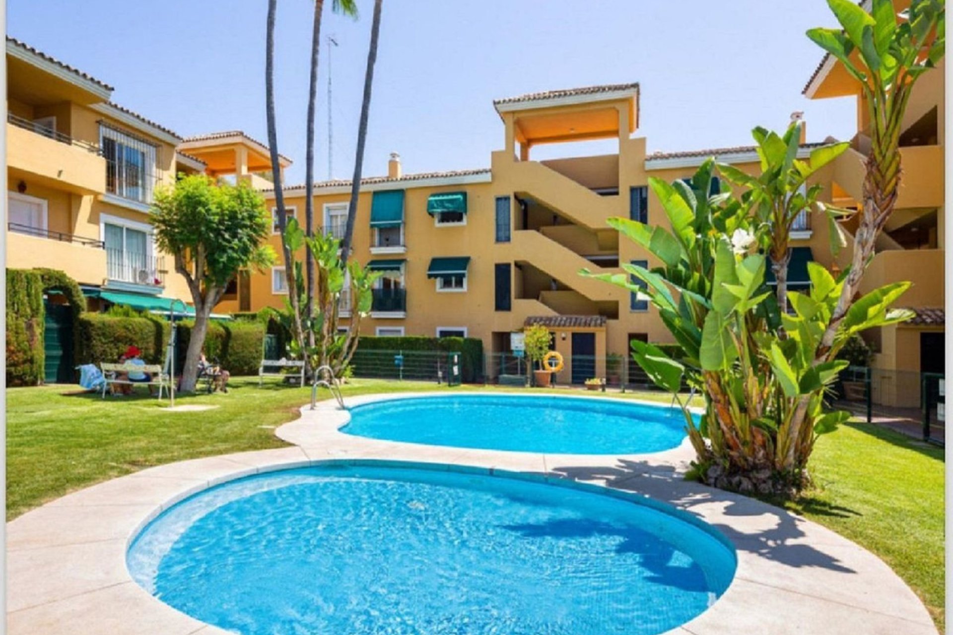 Resale - Apartment - Middle Floor Apartment - Marbella - Guadalmina Baja