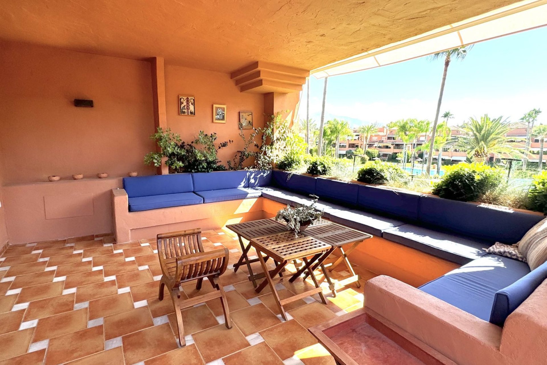 Resale - Apartment - Middle Floor Apartment - Marbella - Guadalmina Baja