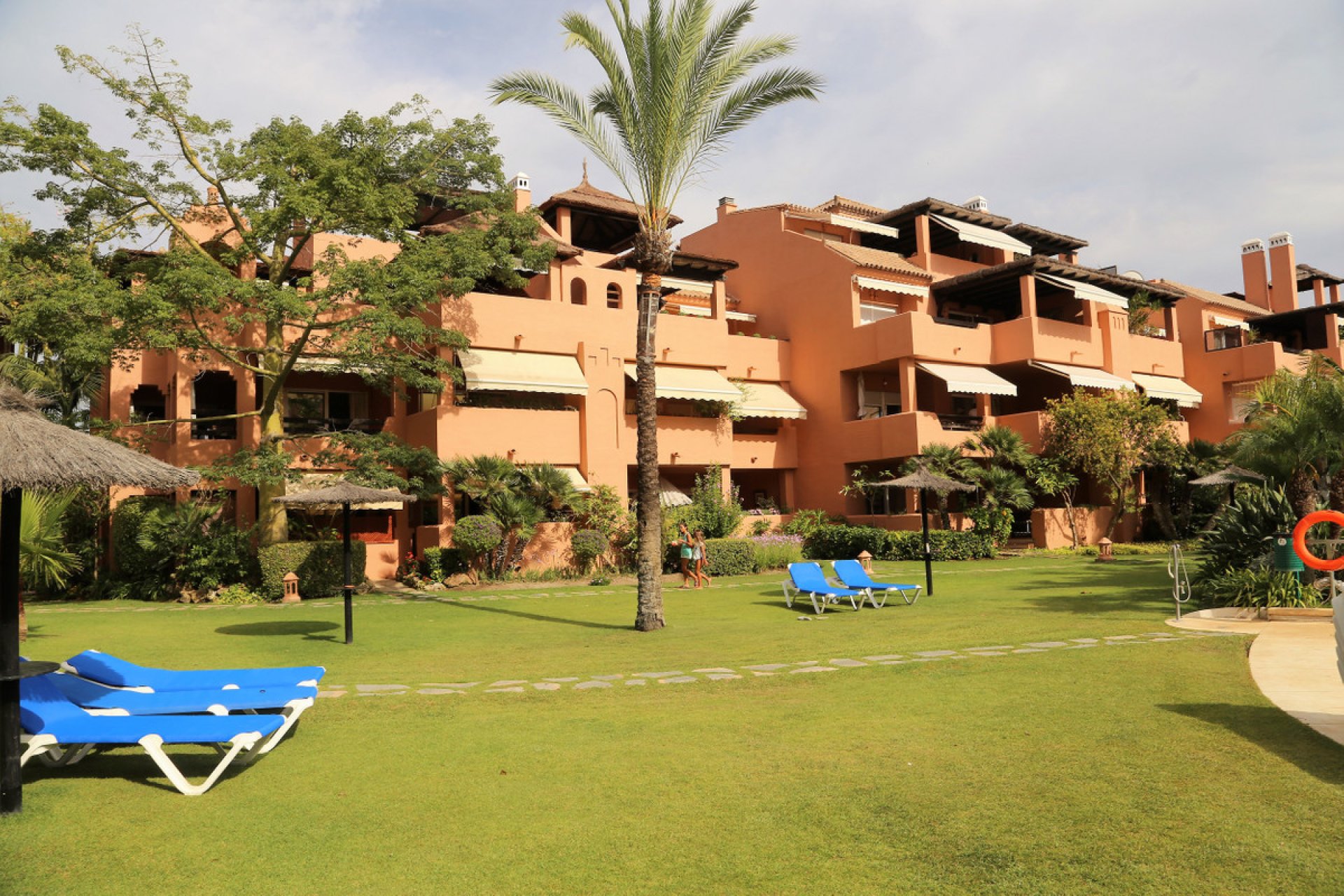 Resale - Apartment - Middle Floor Apartment - Marbella - Guadalmina Baja