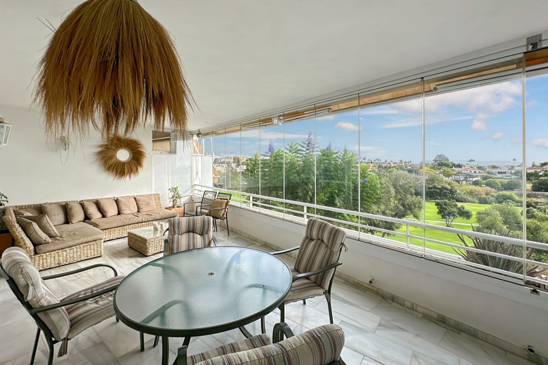 Resale - Apartment - Middle Floor Apartment - Marbella - Guadalmina Baja