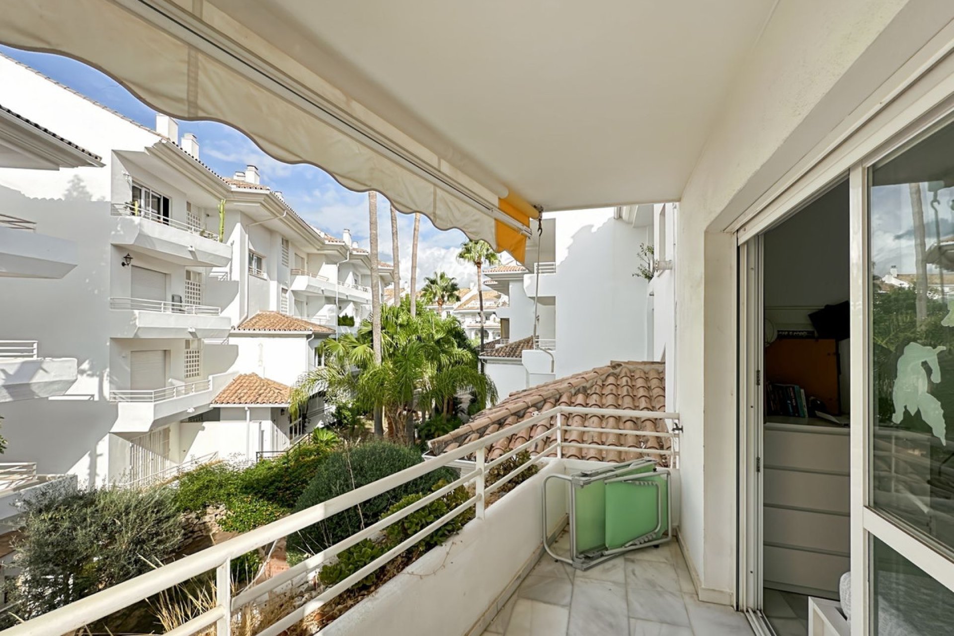 Resale - Apartment - Middle Floor Apartment - Marbella - Guadalmina Baja