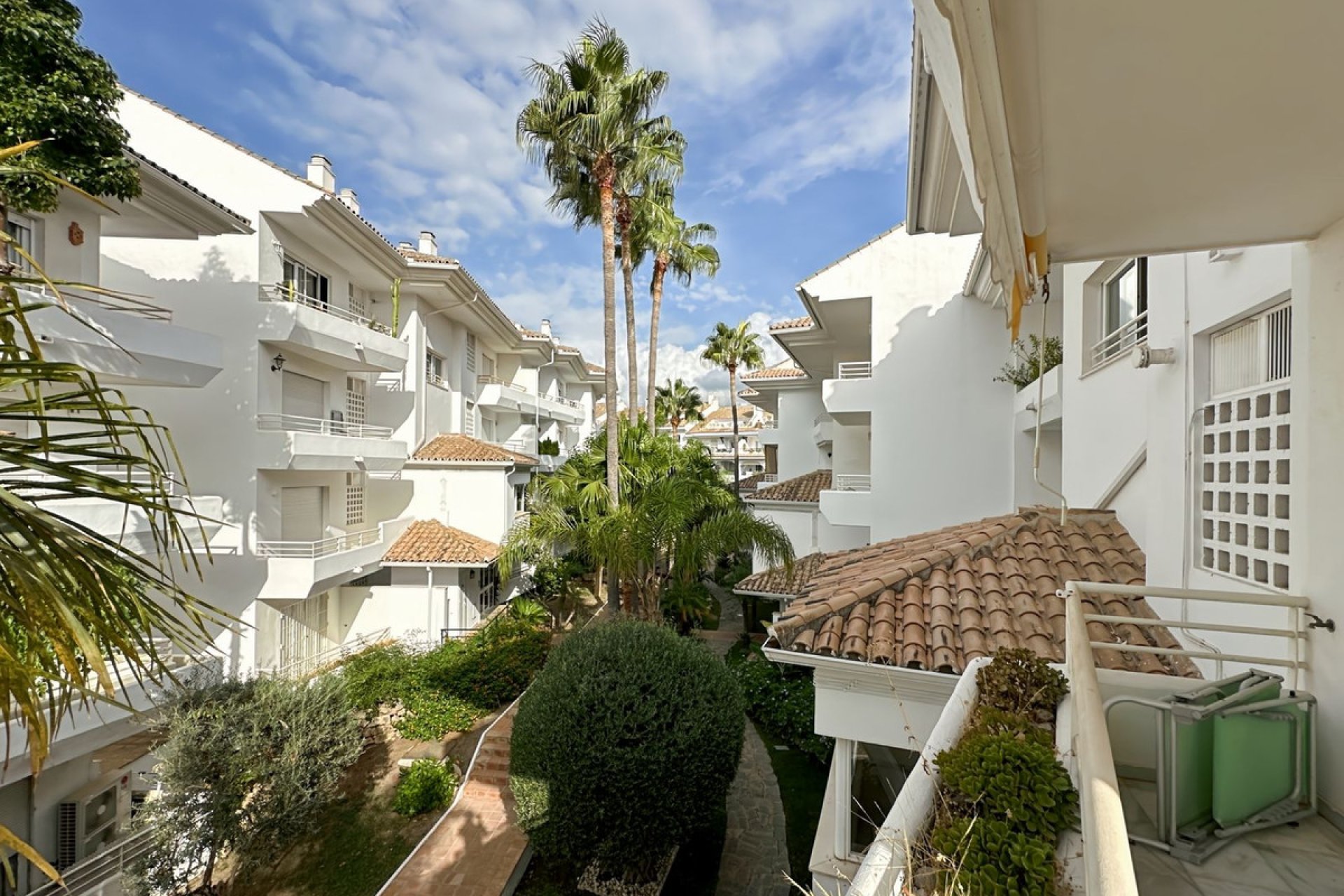 Resale - Apartment - Middle Floor Apartment - Marbella - Guadalmina Baja