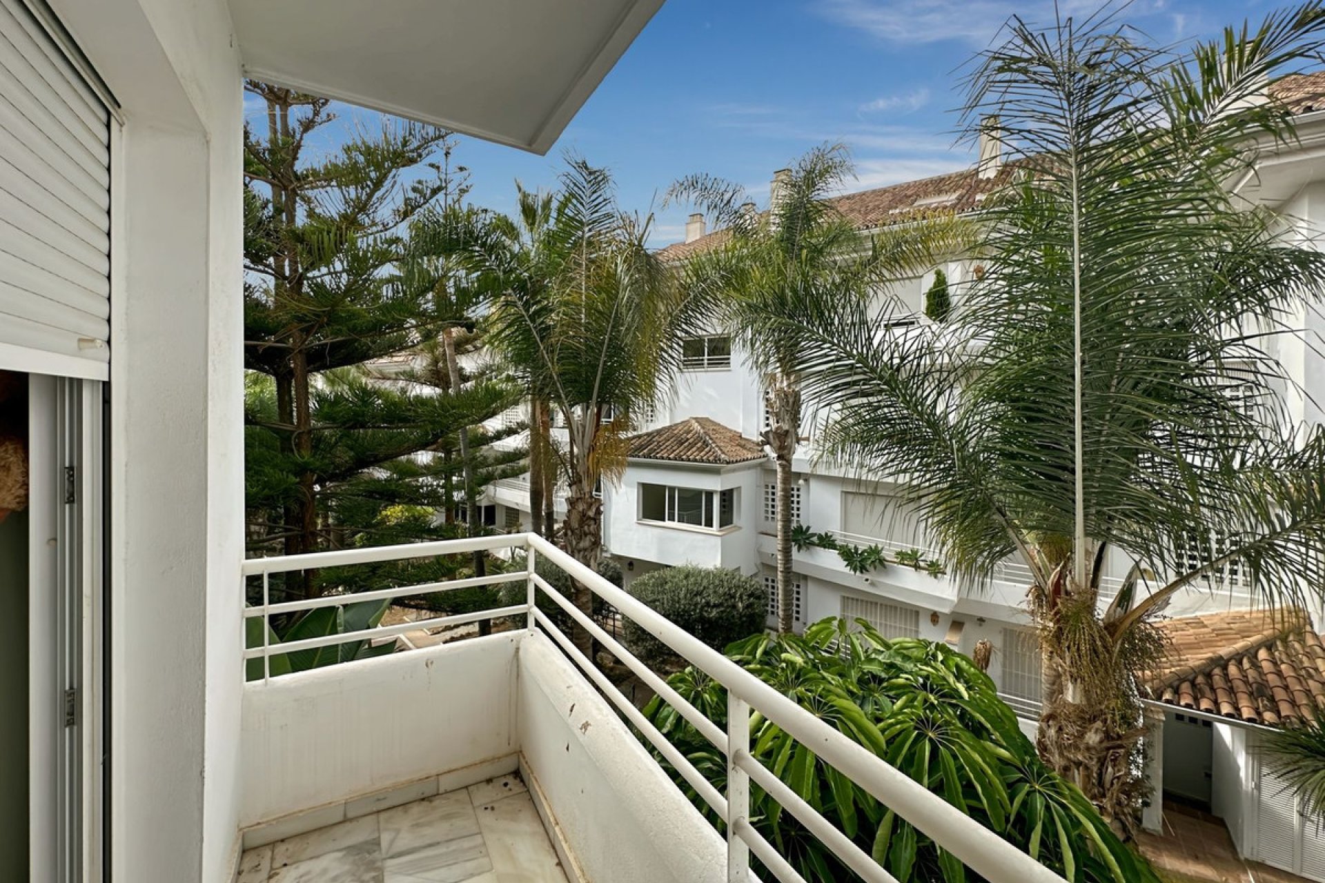 Resale - Apartment - Middle Floor Apartment - Marbella - Guadalmina Baja