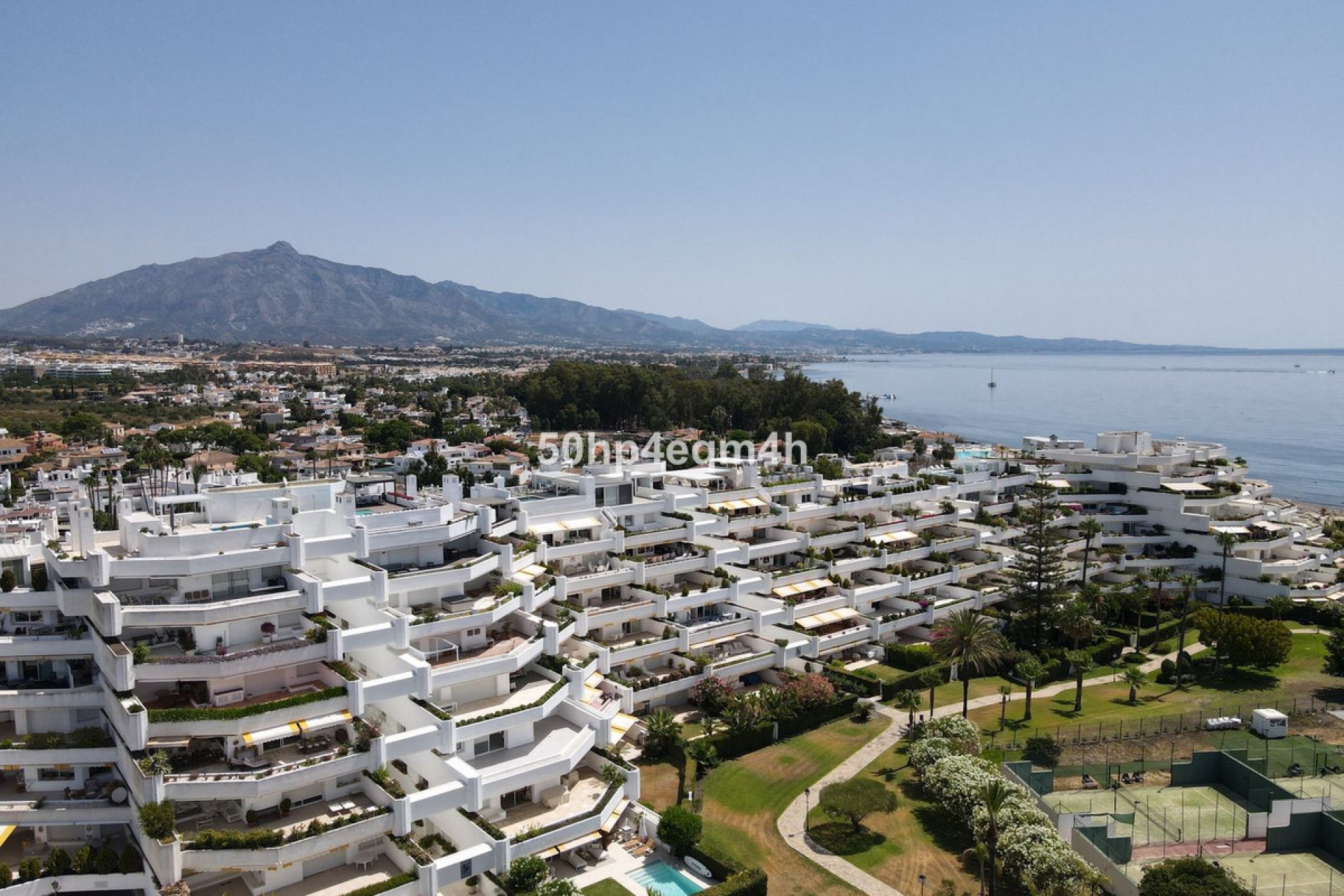 Resale - Apartment - Middle Floor Apartment - Marbella - Guadalmina Baja