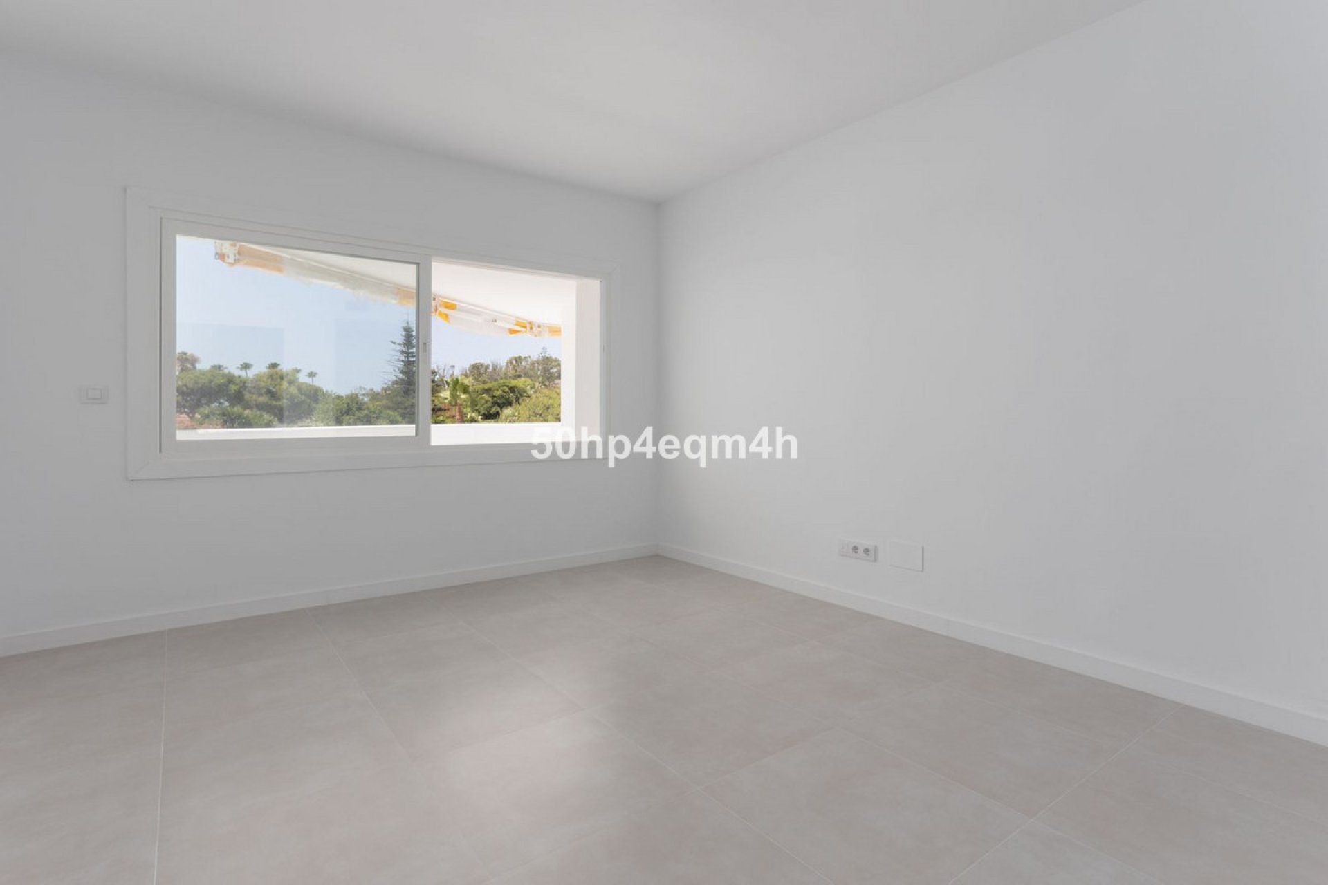 Resale - Apartment - Middle Floor Apartment - Marbella - Guadalmina Baja