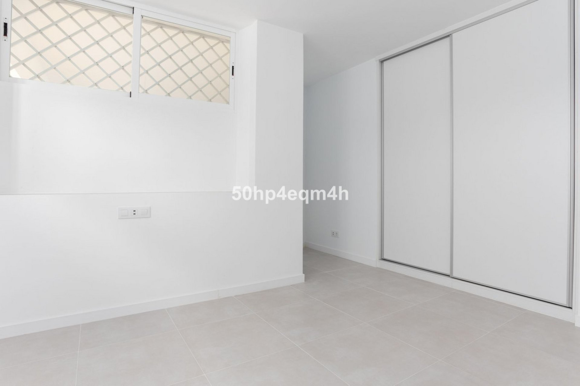 Resale - Apartment - Middle Floor Apartment - Marbella - Guadalmina Baja