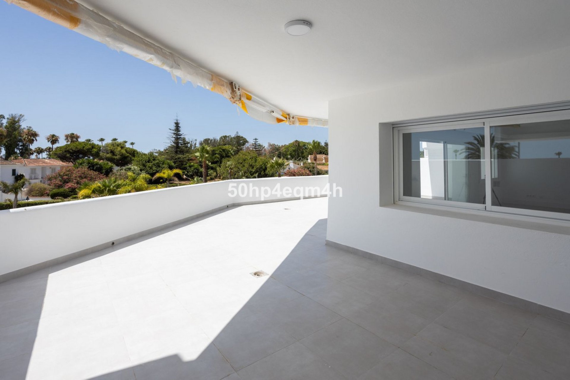 Resale - Apartment - Middle Floor Apartment - Marbella - Guadalmina Baja