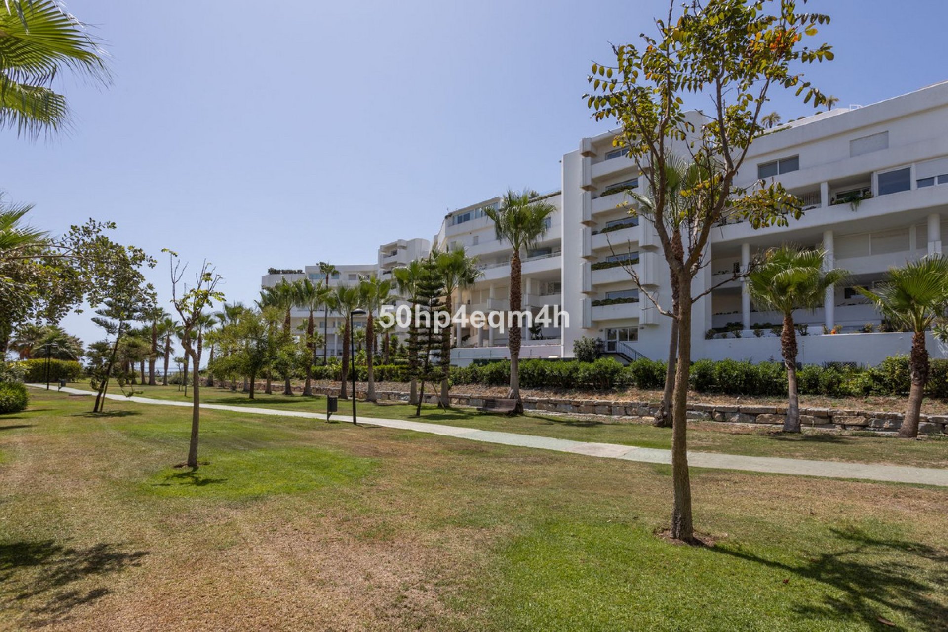 Resale - Apartment - Middle Floor Apartment - Marbella - Guadalmina Baja