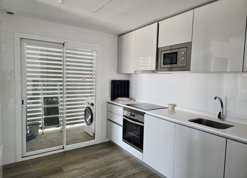 Resale - Apartment - Middle Floor Apartment - Marbella - La Campana