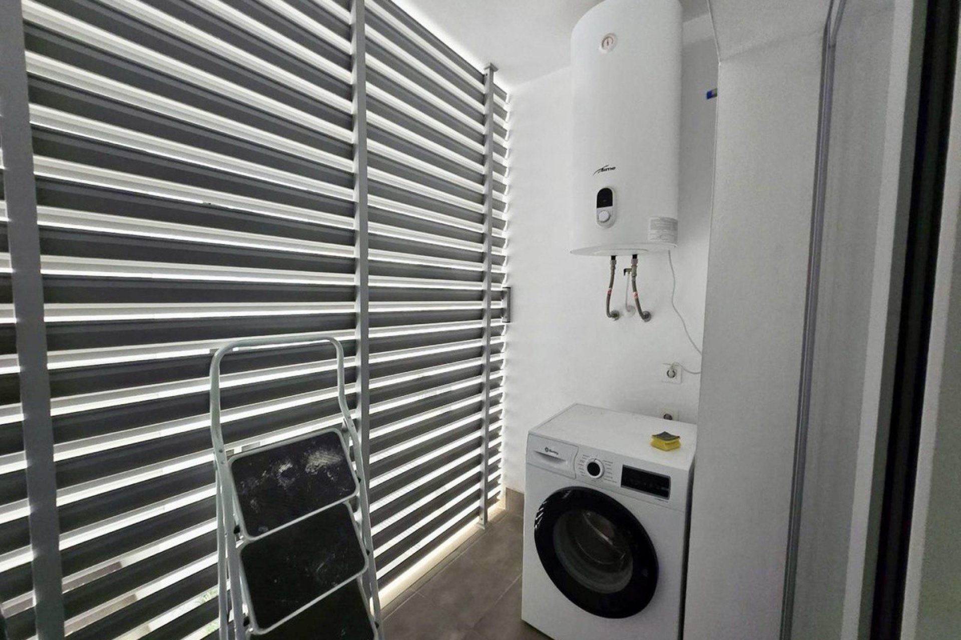 Resale - Apartment - Middle Floor Apartment - Marbella - La Campana