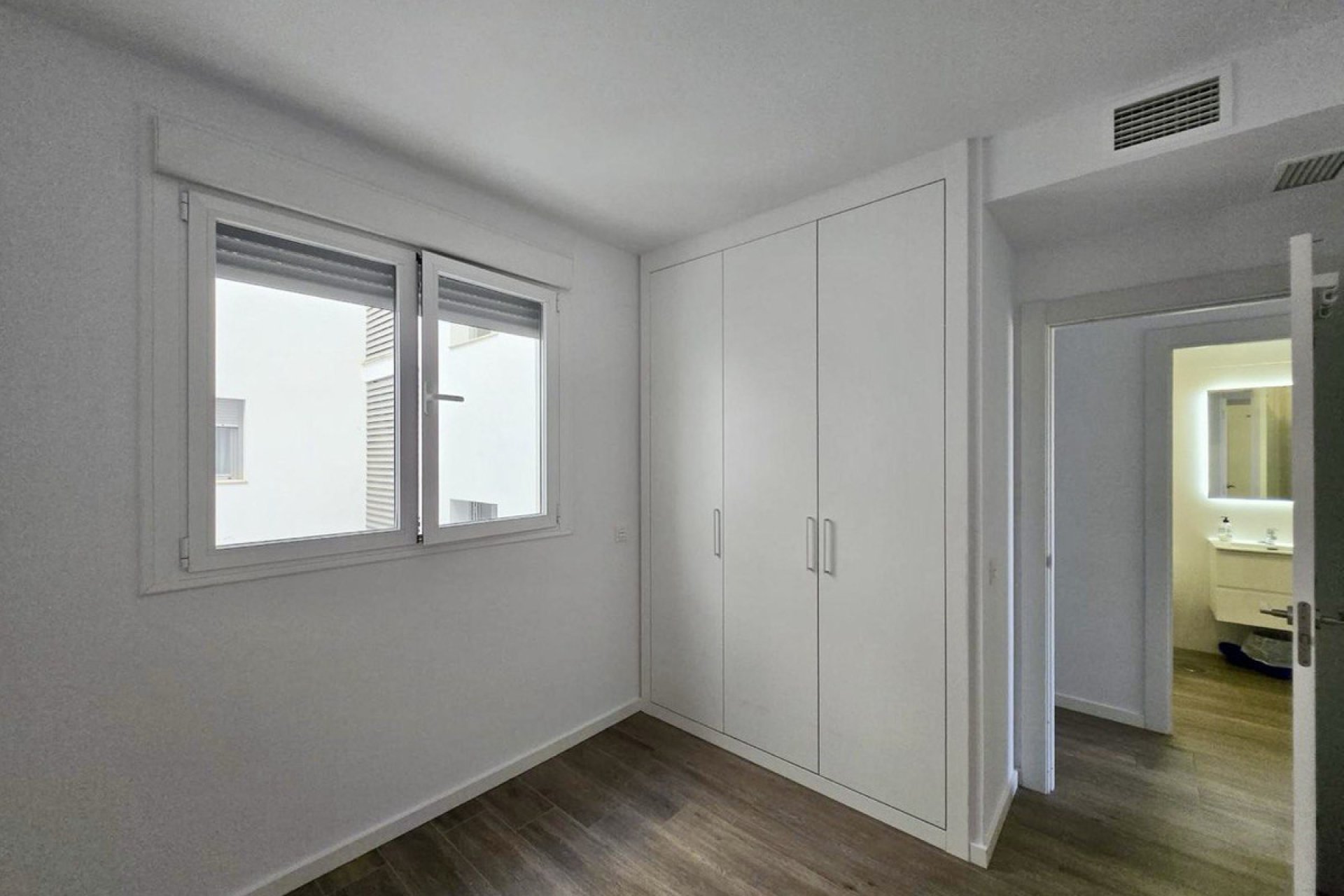 Resale - Apartment - Middle Floor Apartment - Marbella - La Campana