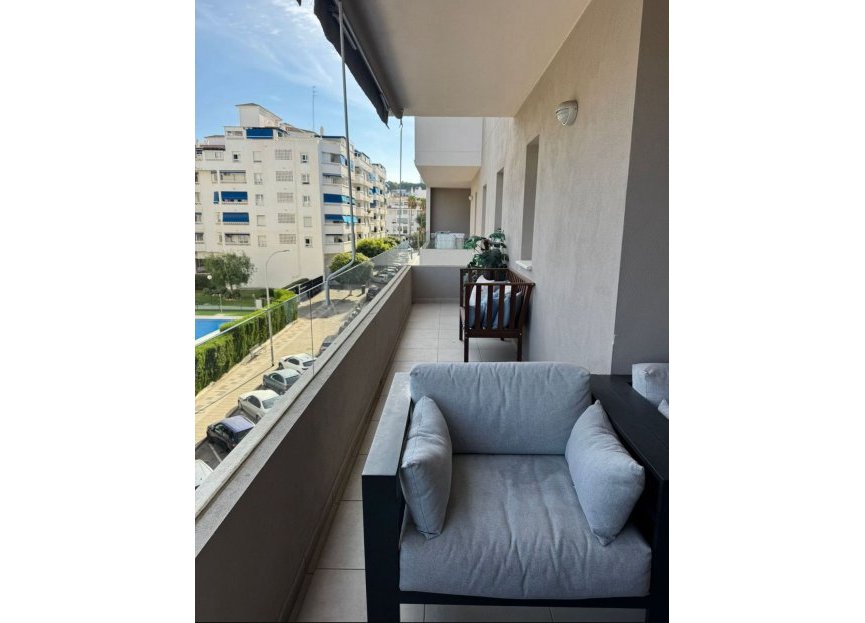 Resale - Apartment - Middle Floor Apartment - Marbella - La Campana