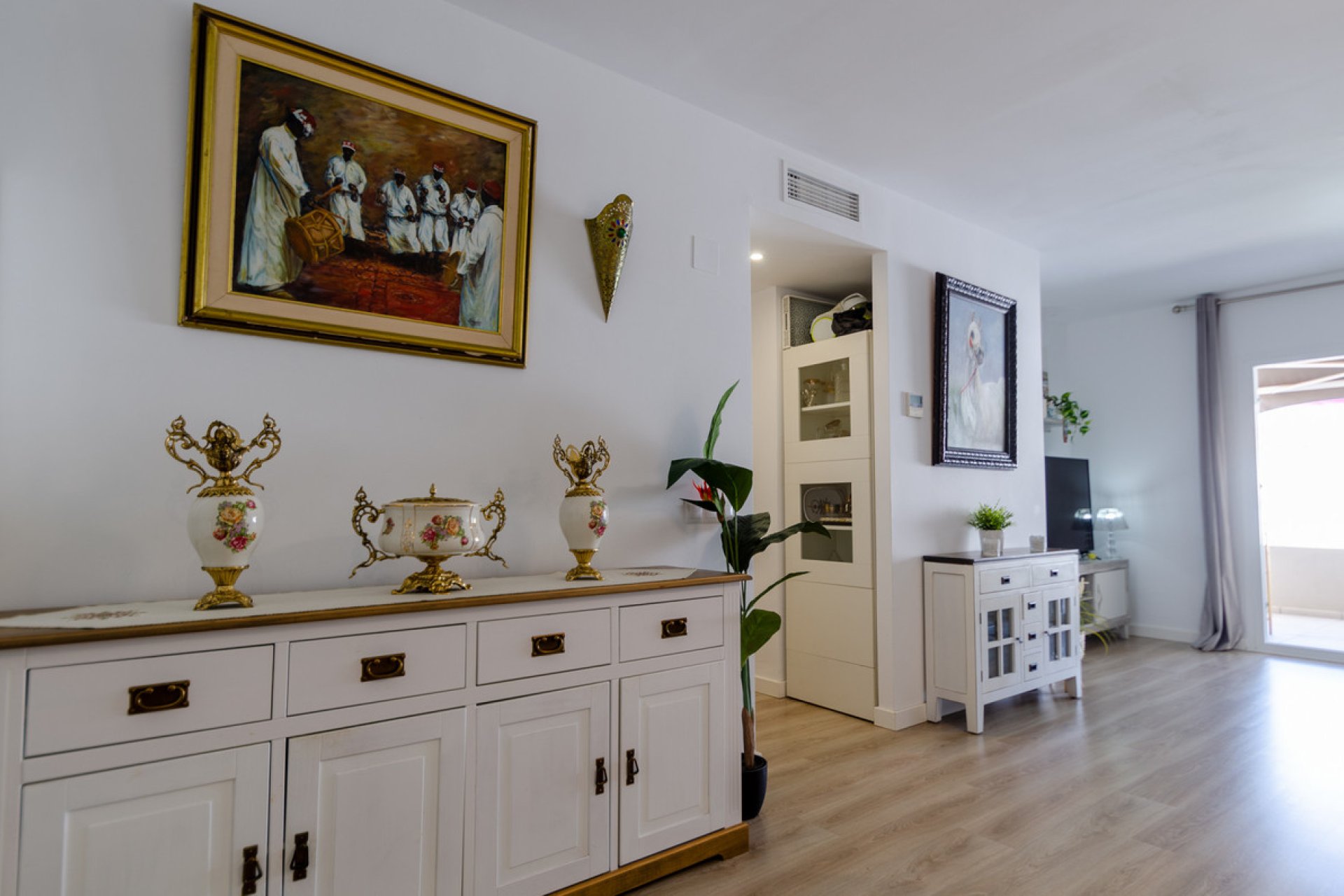 Resale - Apartment - Middle Floor Apartment - Marbella - La Campana