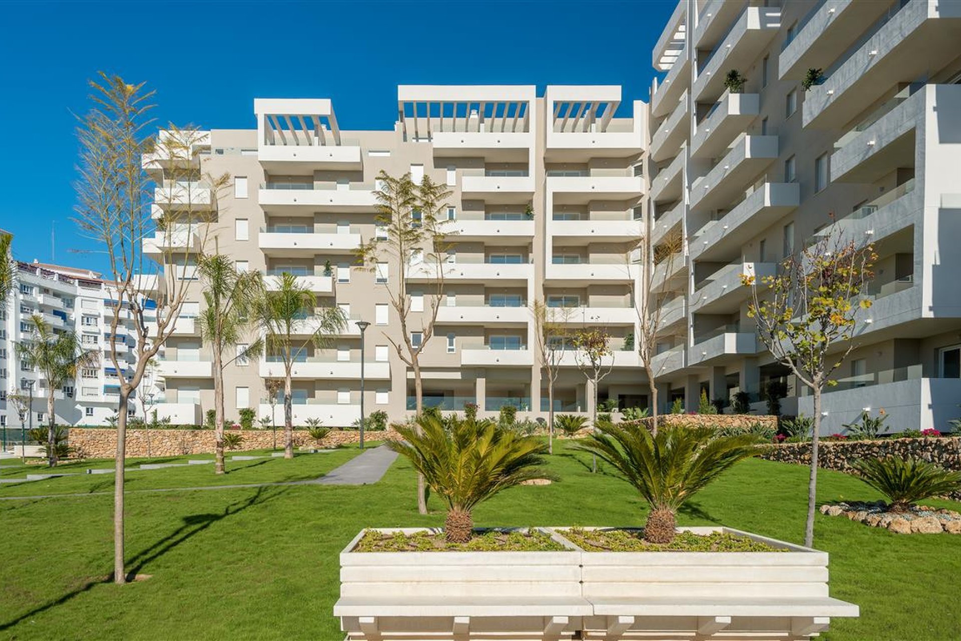 Resale - Apartment - Middle Floor Apartment - Marbella - La Campana