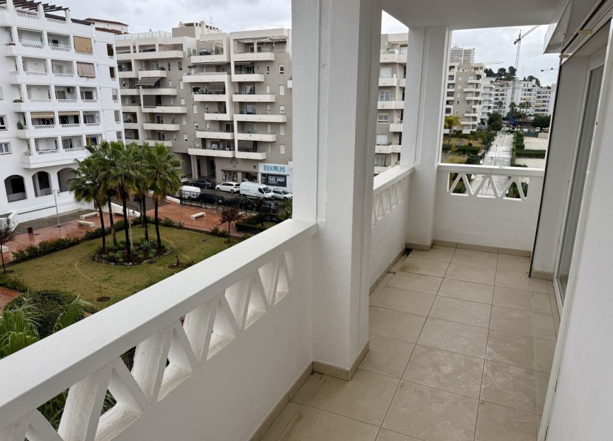 Resale - Apartment - Middle Floor Apartment - Marbella - La Campana