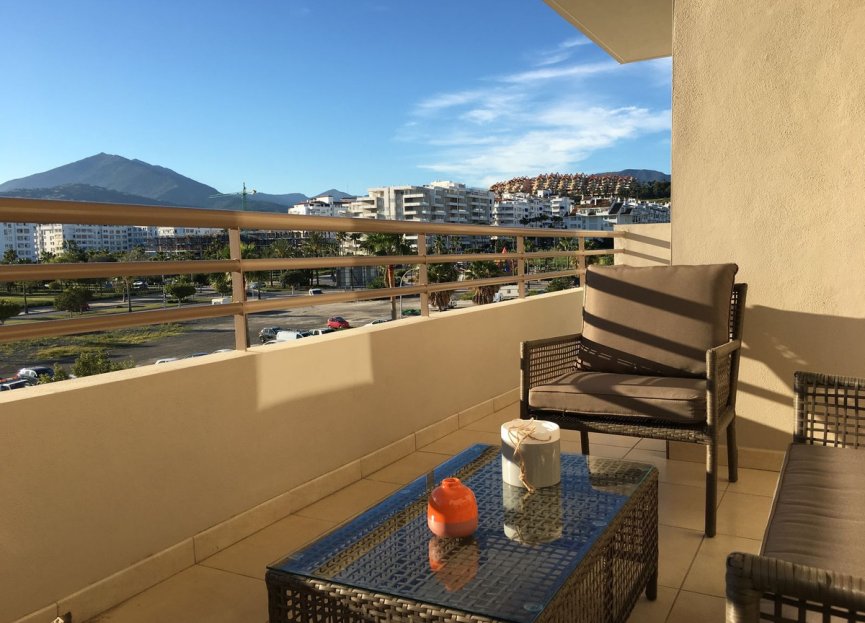 Resale - Apartment - Middle Floor Apartment - Marbella - La Campana