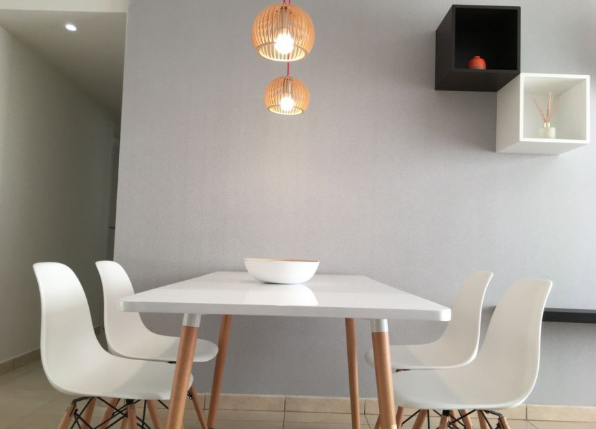 Resale - Apartment - Middle Floor Apartment - Marbella - La Campana