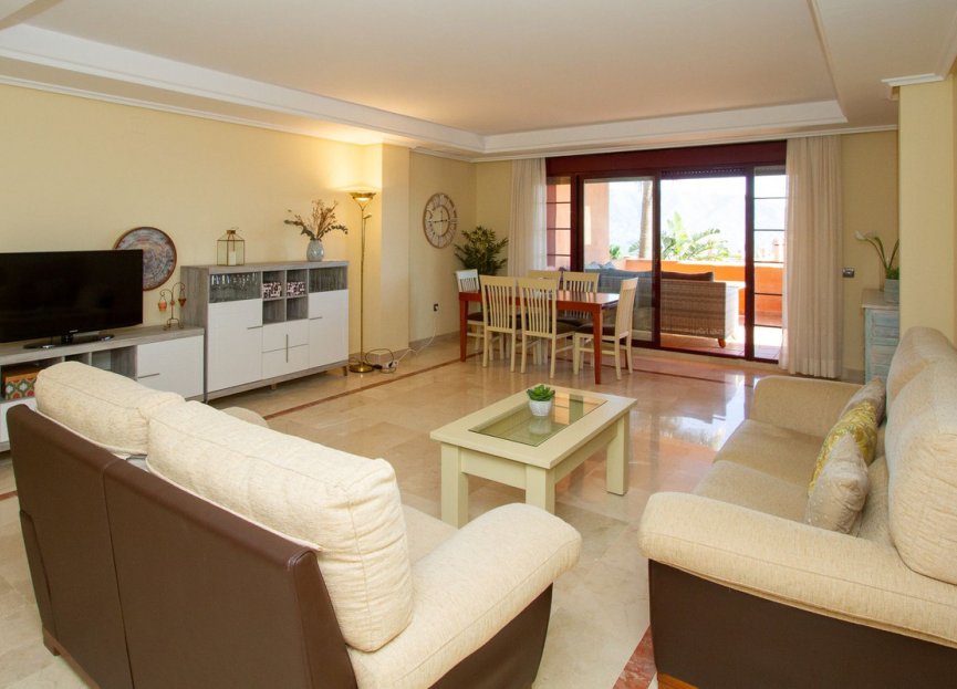 Resale - Apartment - Middle Floor Apartment - Marbella - La Mairena