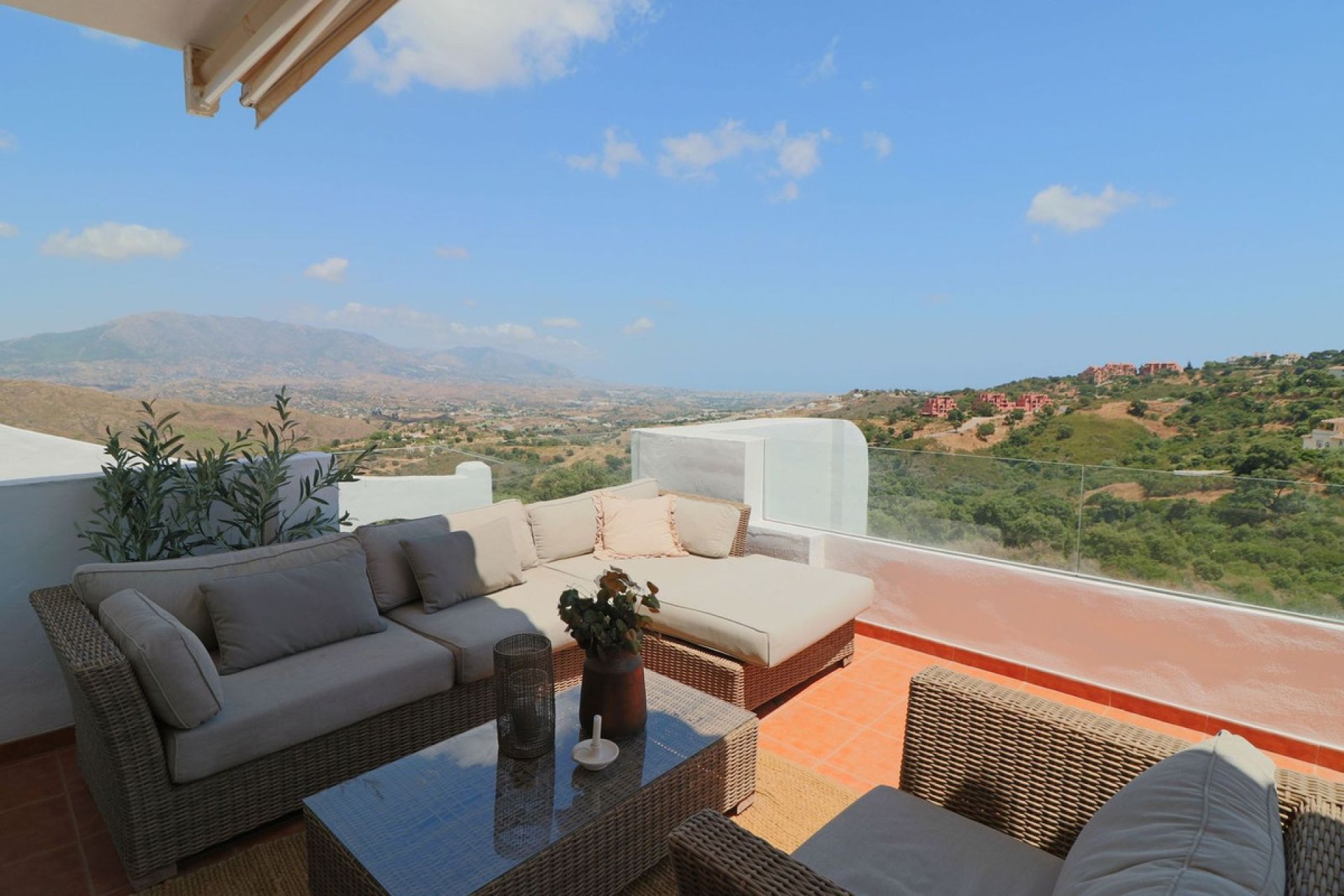 Resale - Apartment - Middle Floor Apartment - Marbella - La Mairena