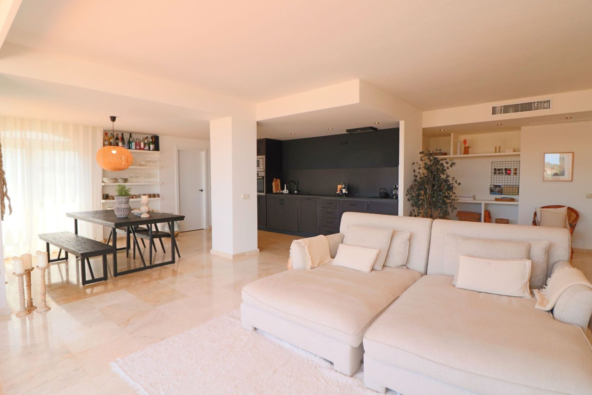 Resale - Apartment - Middle Floor Apartment - Marbella - La Mairena