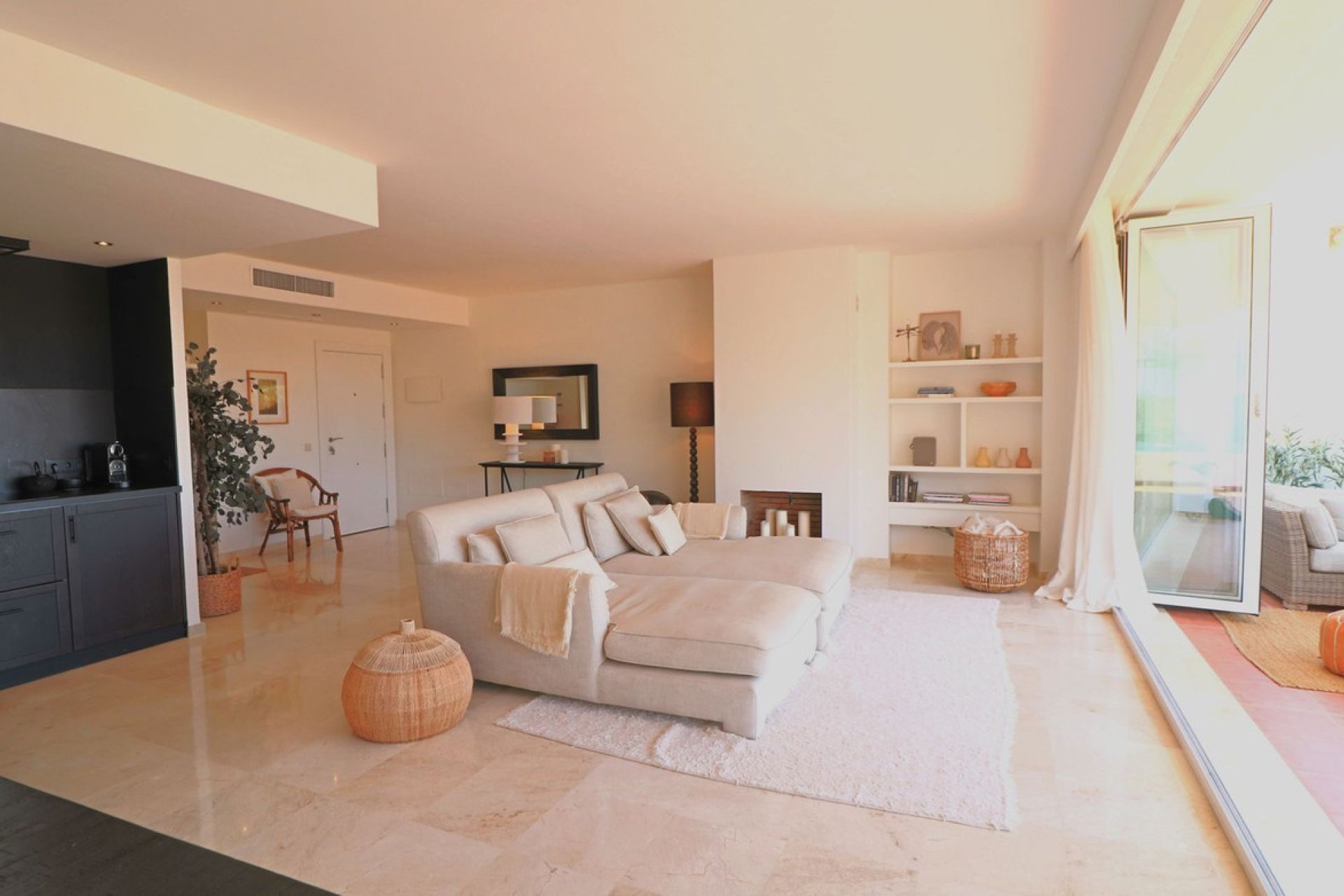 Resale - Apartment - Middle Floor Apartment - Marbella - La Mairena