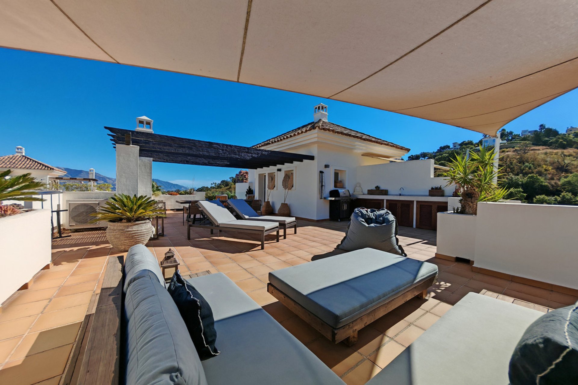 Resale - Apartment - Middle Floor Apartment - Marbella - La Mairena