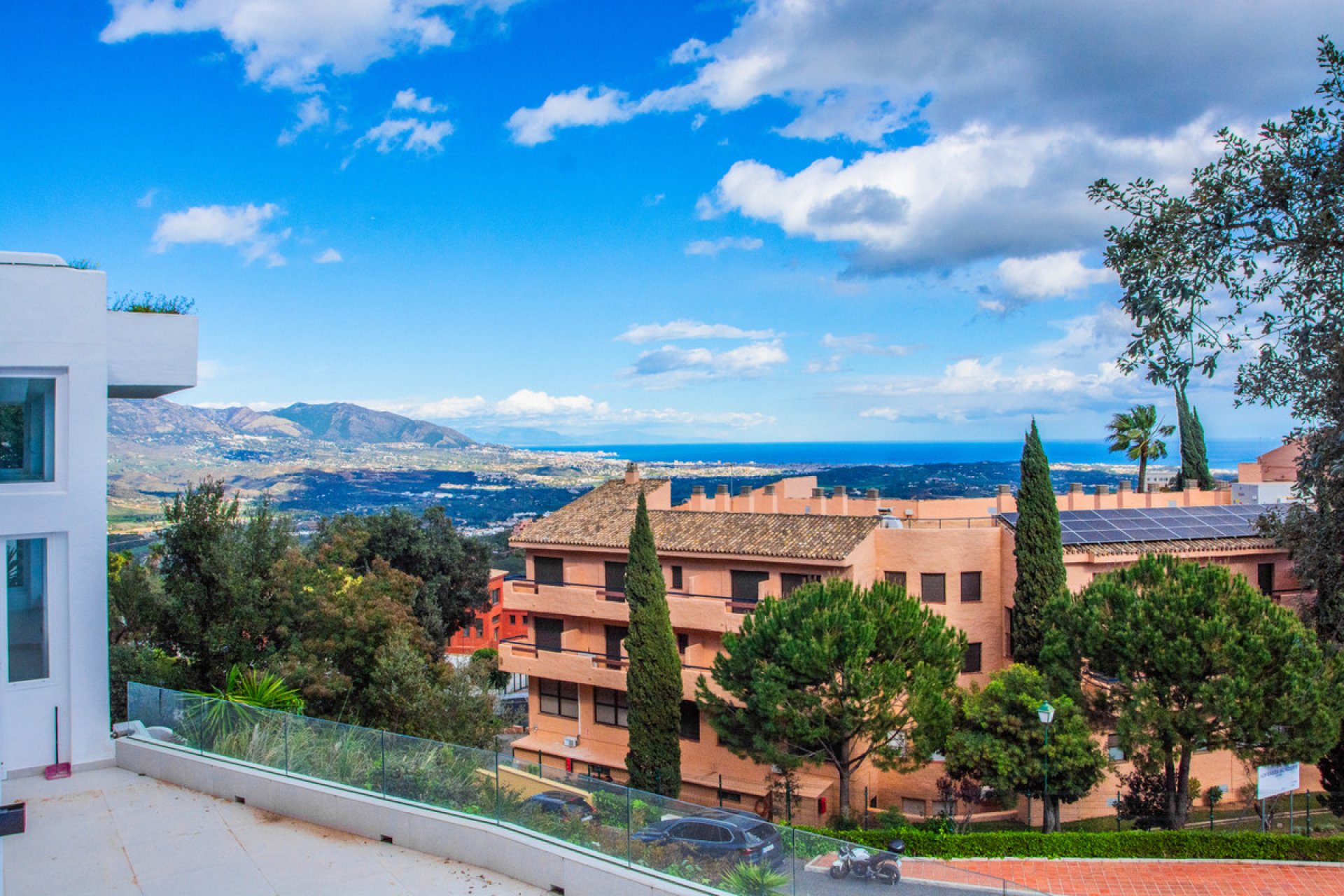 Resale - Apartment - Middle Floor Apartment - Marbella - La Mairena