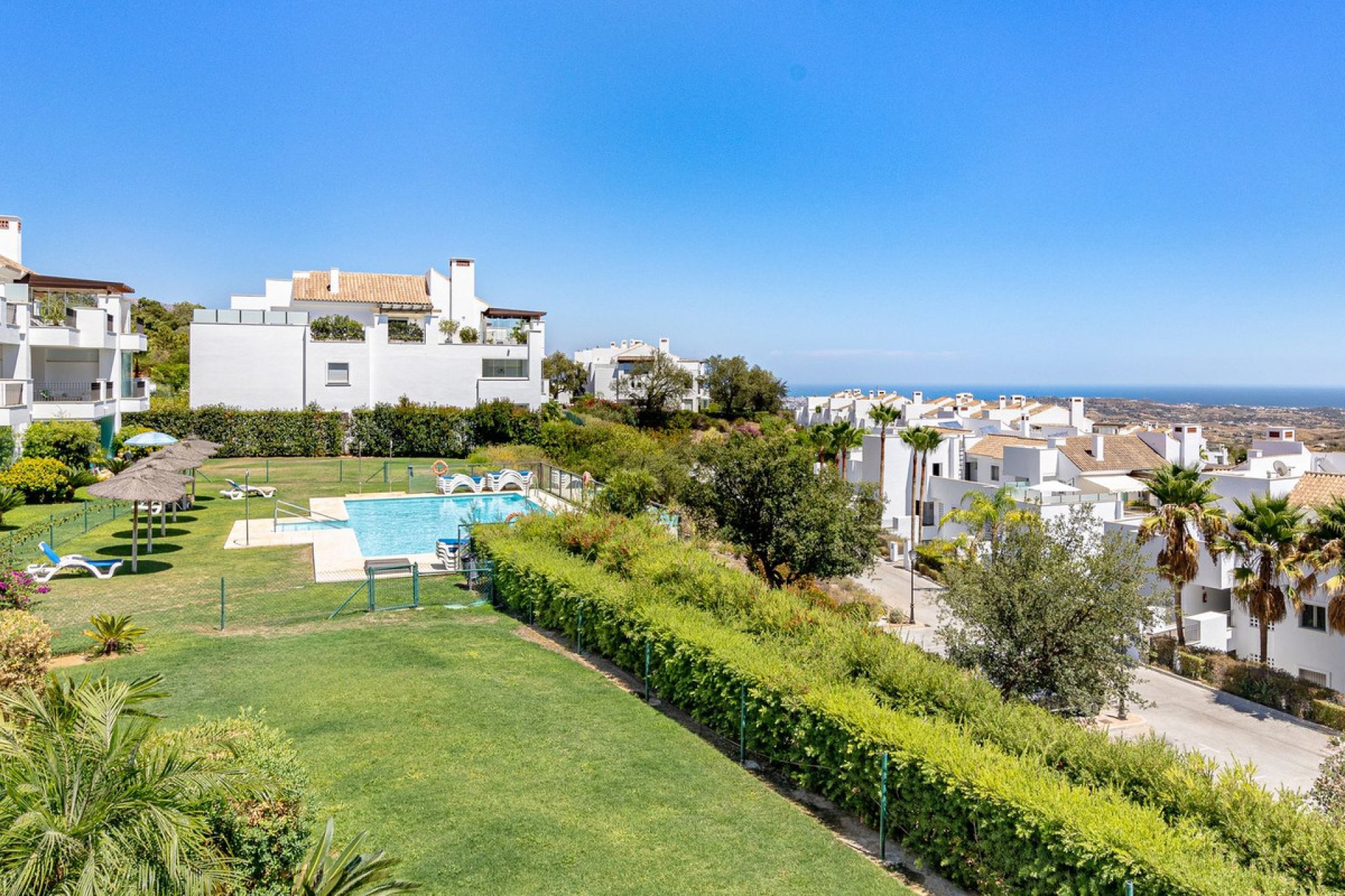 Resale - Apartment - Middle Floor Apartment - Marbella - La Mairena