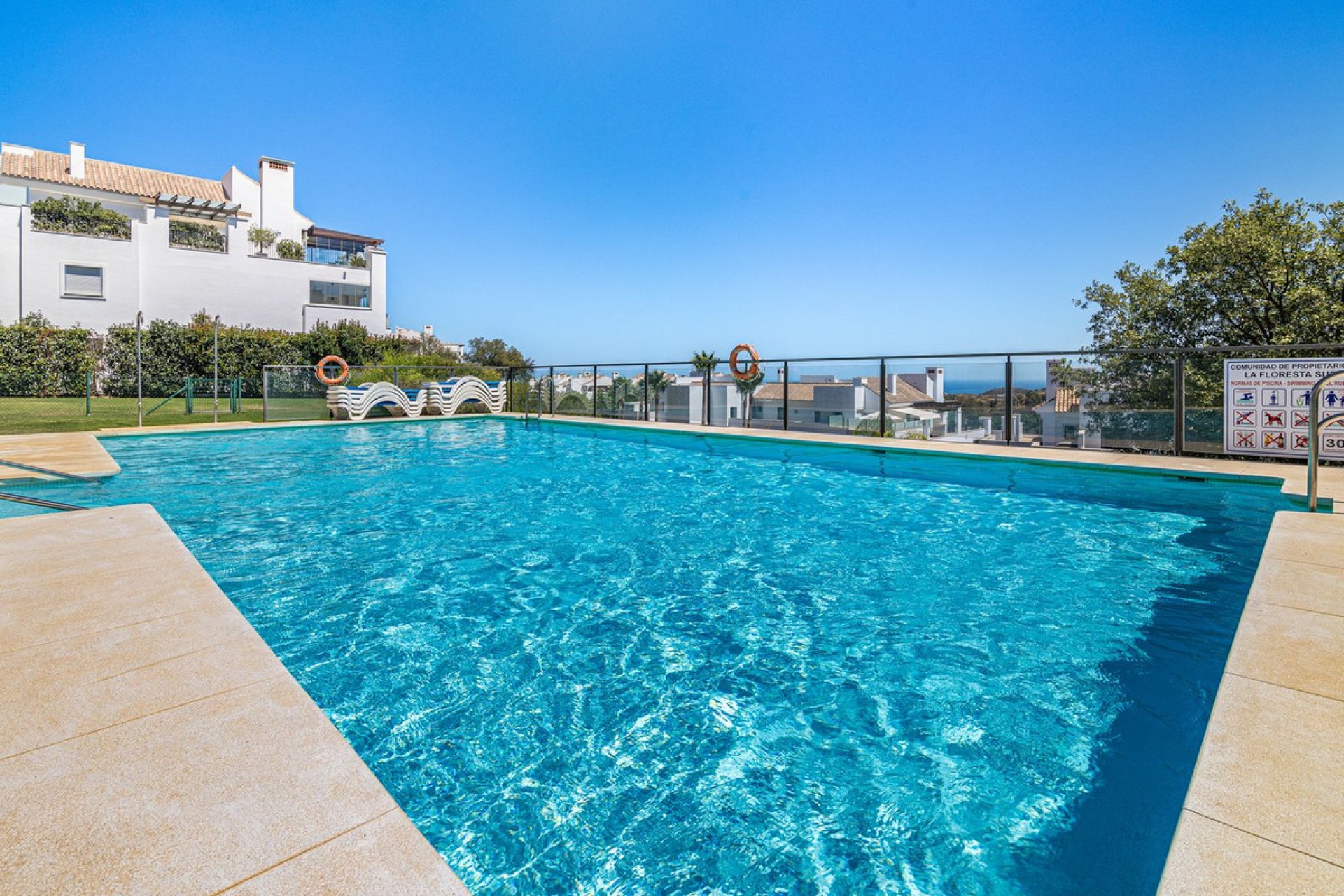 Resale - Apartment - Middle Floor Apartment - Marbella - La Mairena