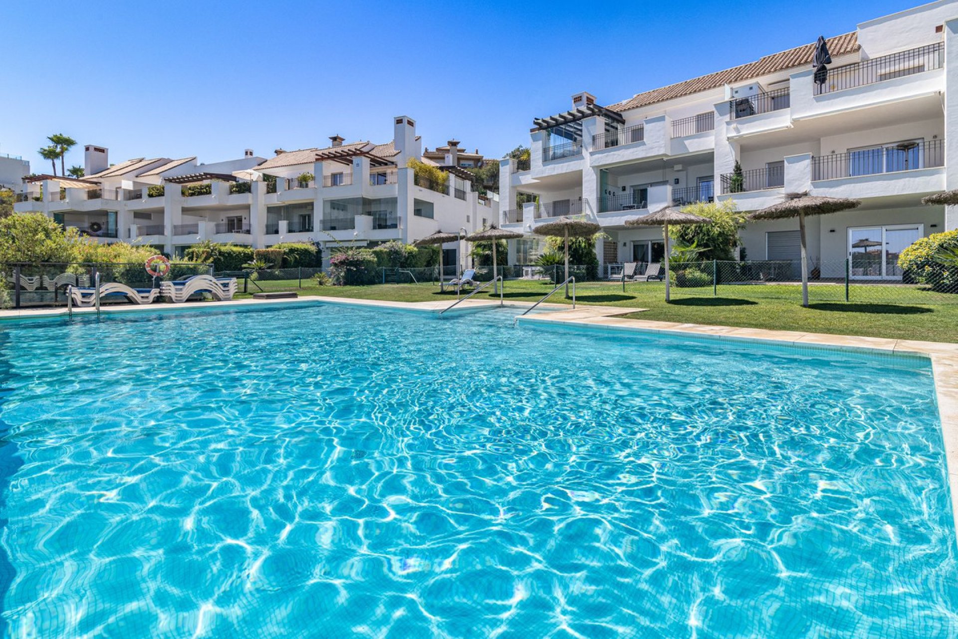 Resale - Apartment - Middle Floor Apartment - Marbella - La Mairena