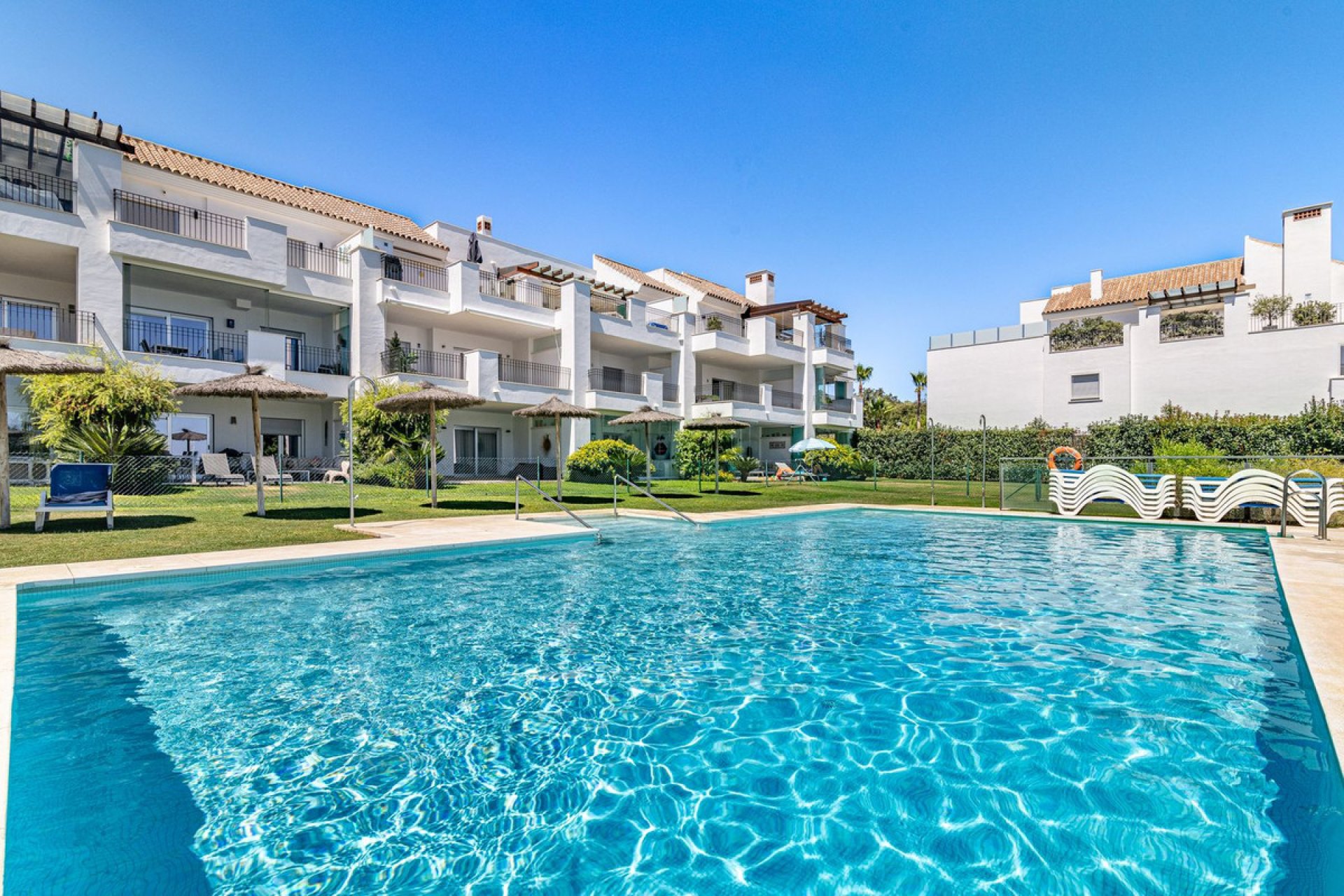 Resale - Apartment - Middle Floor Apartment - Marbella - La Mairena