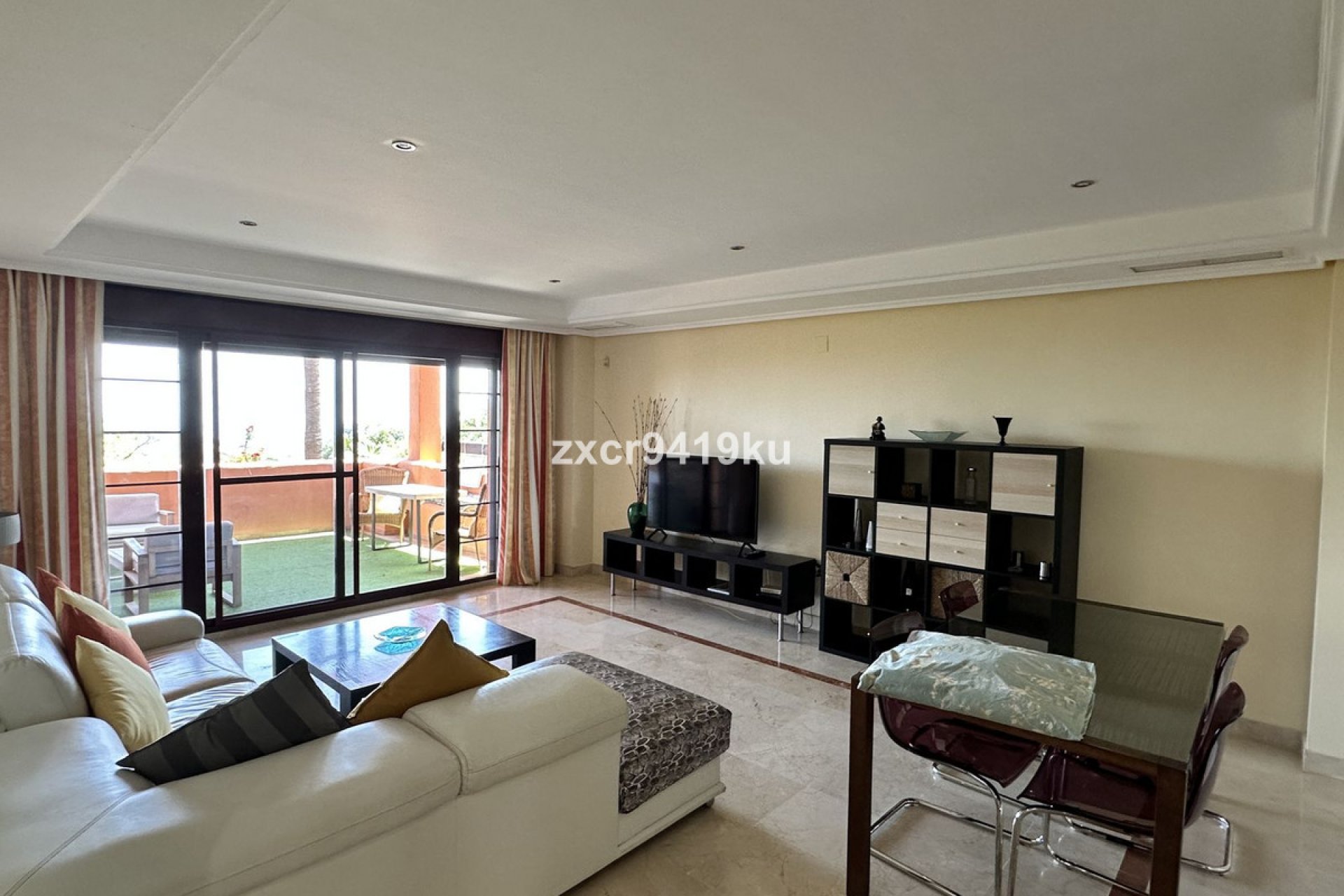 Resale - Apartment - Middle Floor Apartment - Marbella - La Mairena