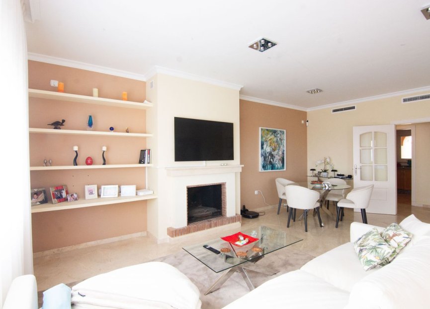 Resale - Apartment - Middle Floor Apartment - Marbella - La Mairena