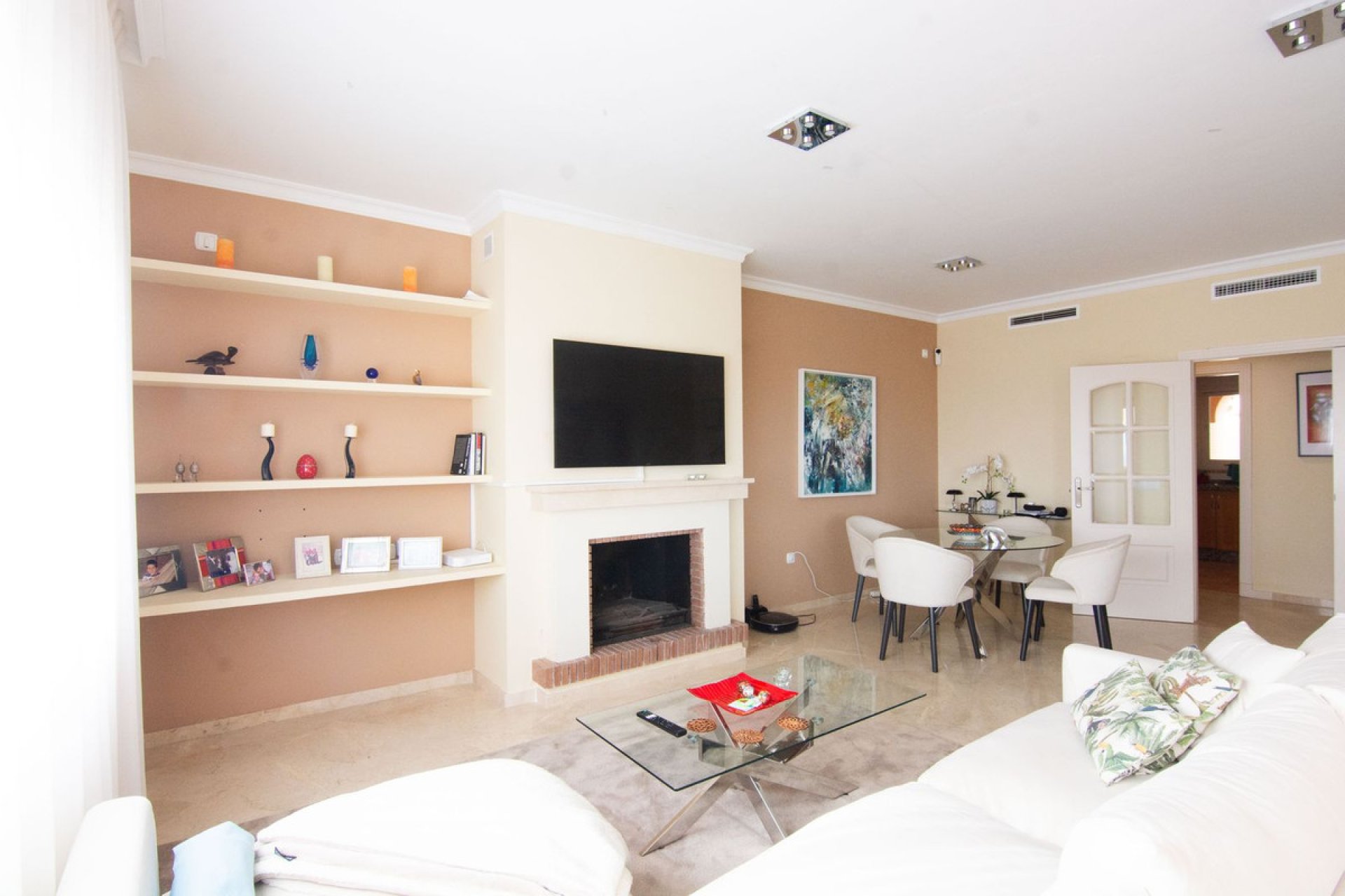 Resale - Apartment - Middle Floor Apartment - Marbella - La Mairena