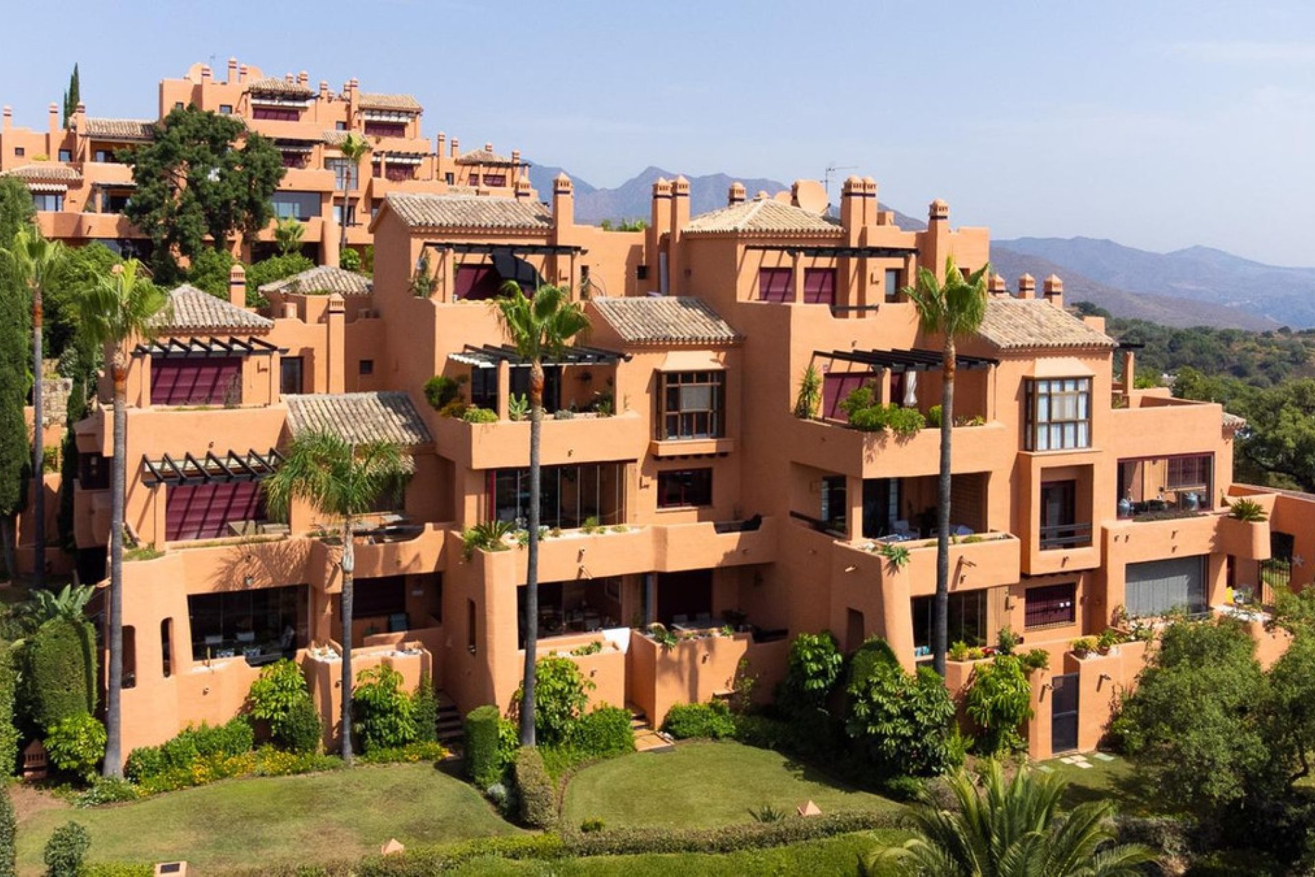 Resale - Apartment - Middle Floor Apartment - Marbella - La Mairena