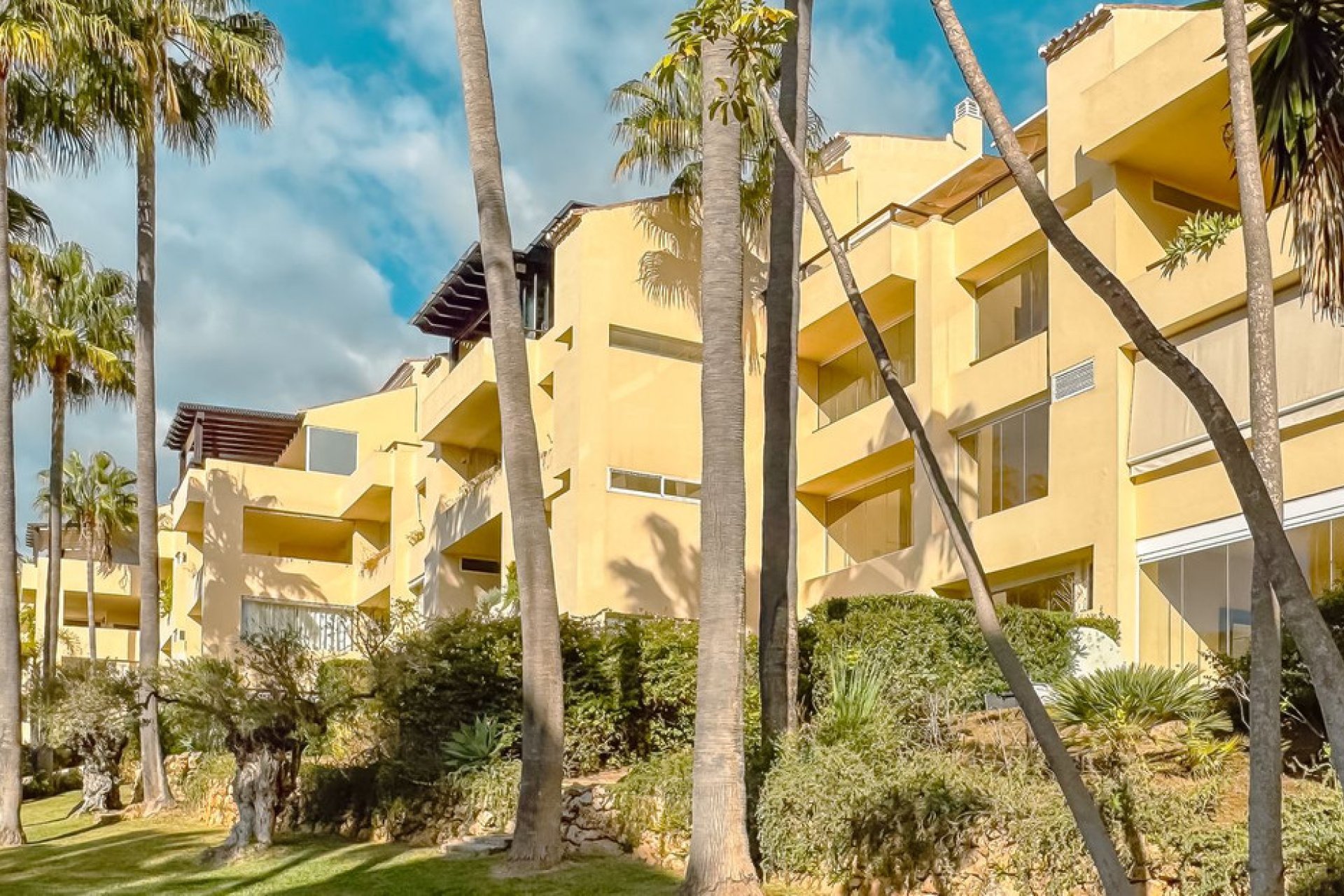 Resale - Apartment - Middle Floor Apartment - Marbella - Las Brisas