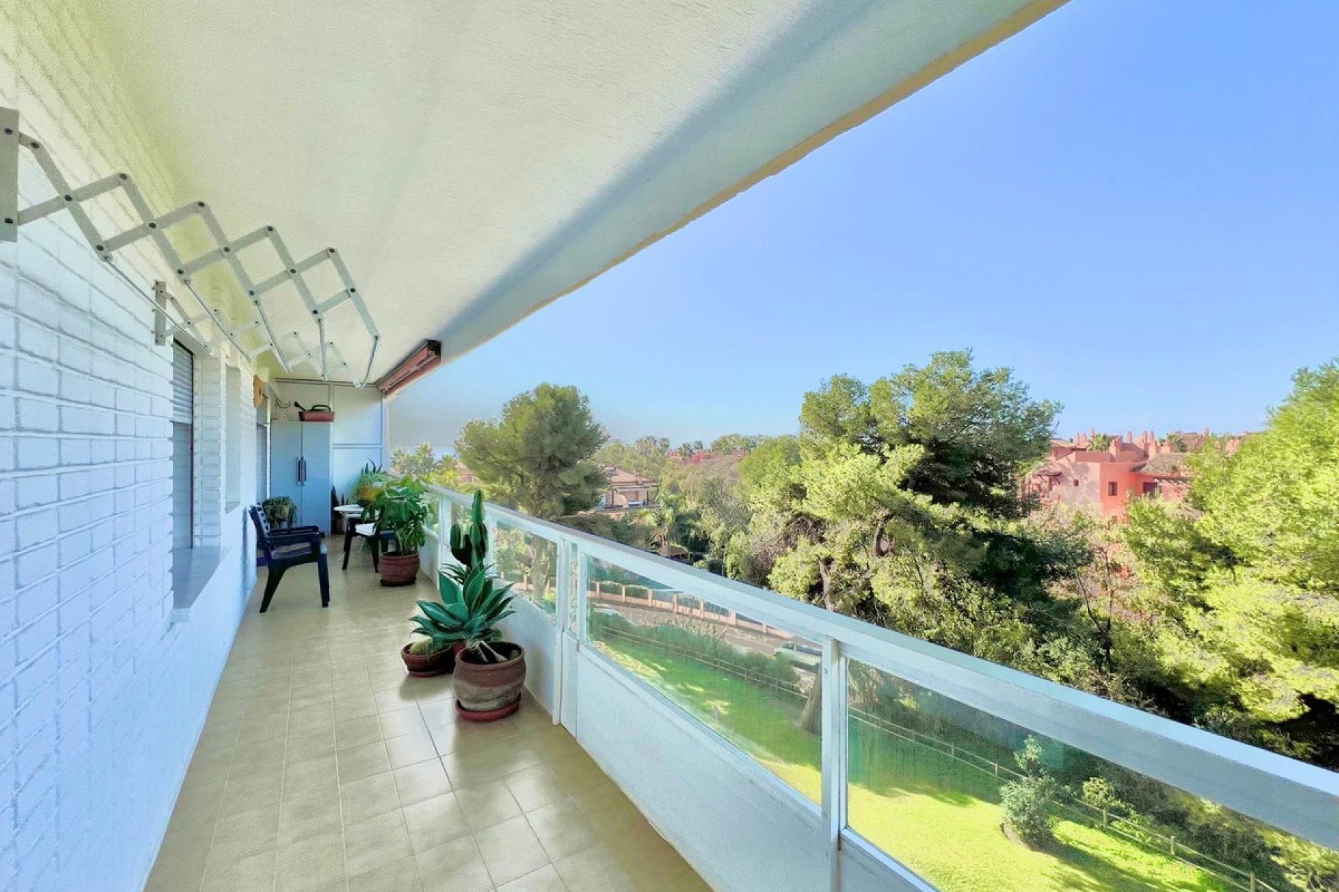 Resale - Apartment - Middle Floor Apartment - Marbella - Las Chapas