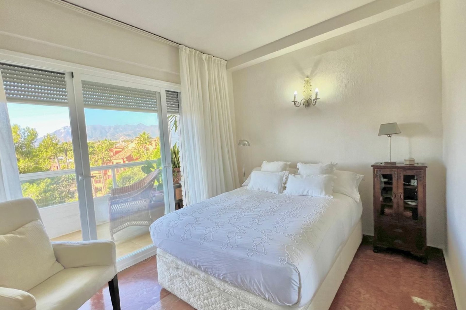 Resale - Apartment - Middle Floor Apartment - Marbella - Las Chapas