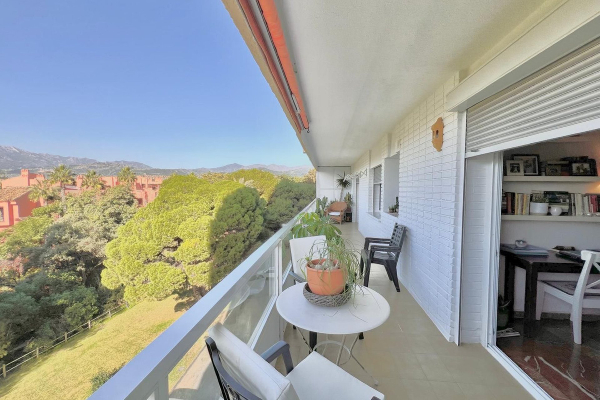 Resale - Apartment - Middle Floor Apartment - Marbella - Las Chapas