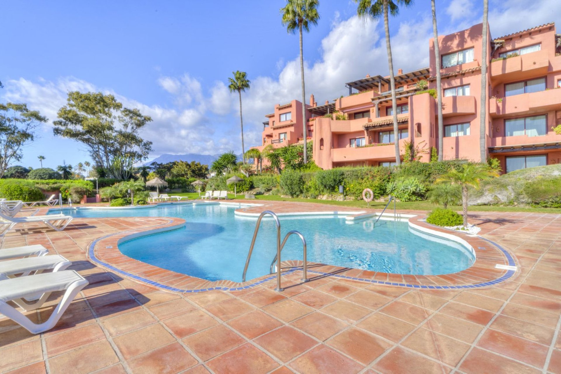 Resale - Apartment - Middle Floor Apartment - Marbella - Las Chapas