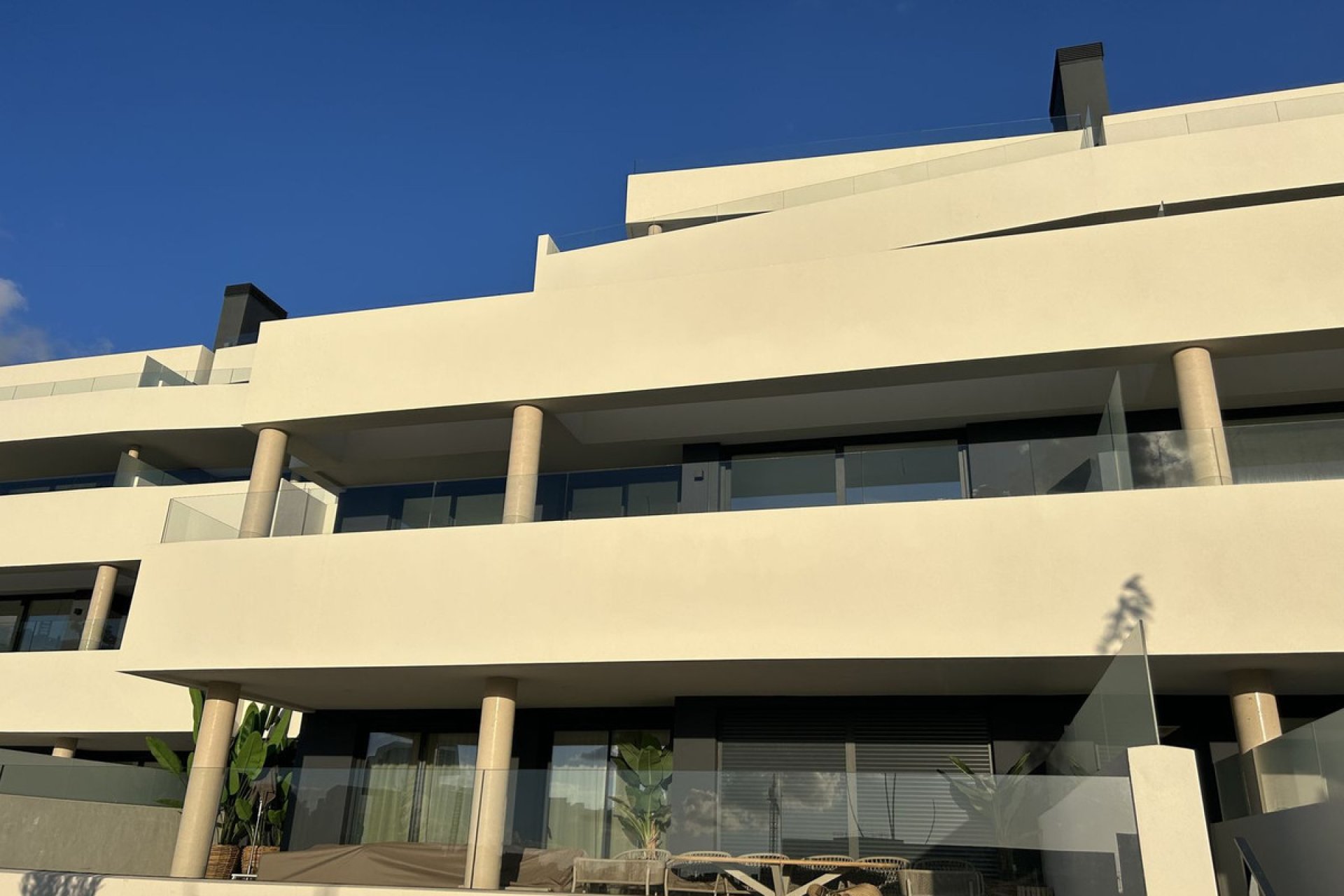 Resale - Apartment - Middle Floor Apartment - Marbella - Los Monteros