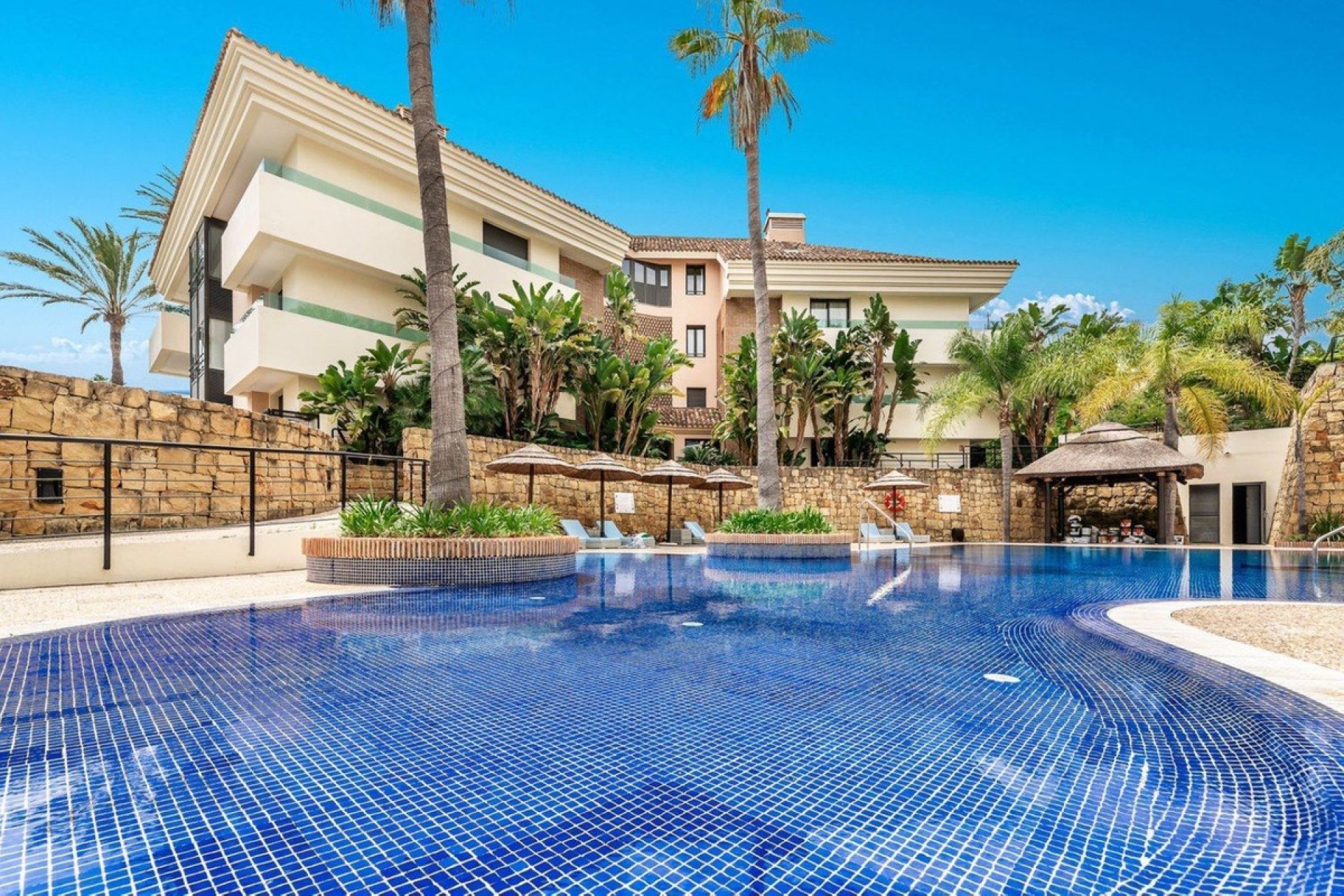Resale - Apartment - Middle Floor Apartment - Marbella - Los Monteros