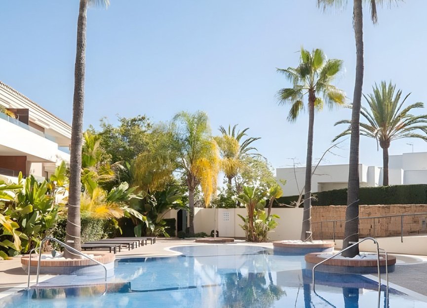 Resale - Apartment - Middle Floor Apartment - Marbella - Los Monteros