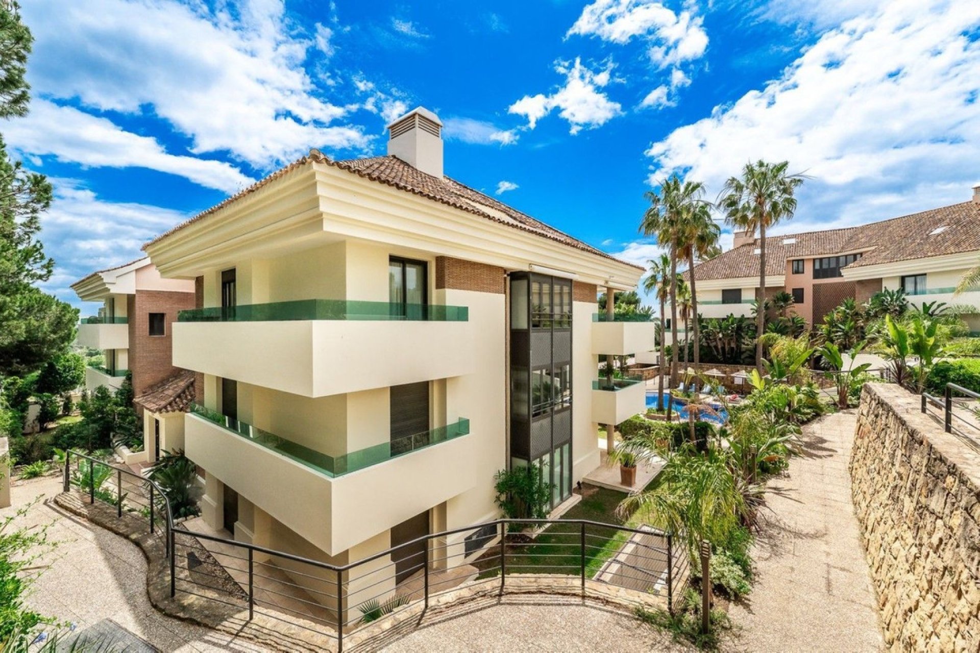 Resale - Apartment - Middle Floor Apartment - Marbella - Los Monteros