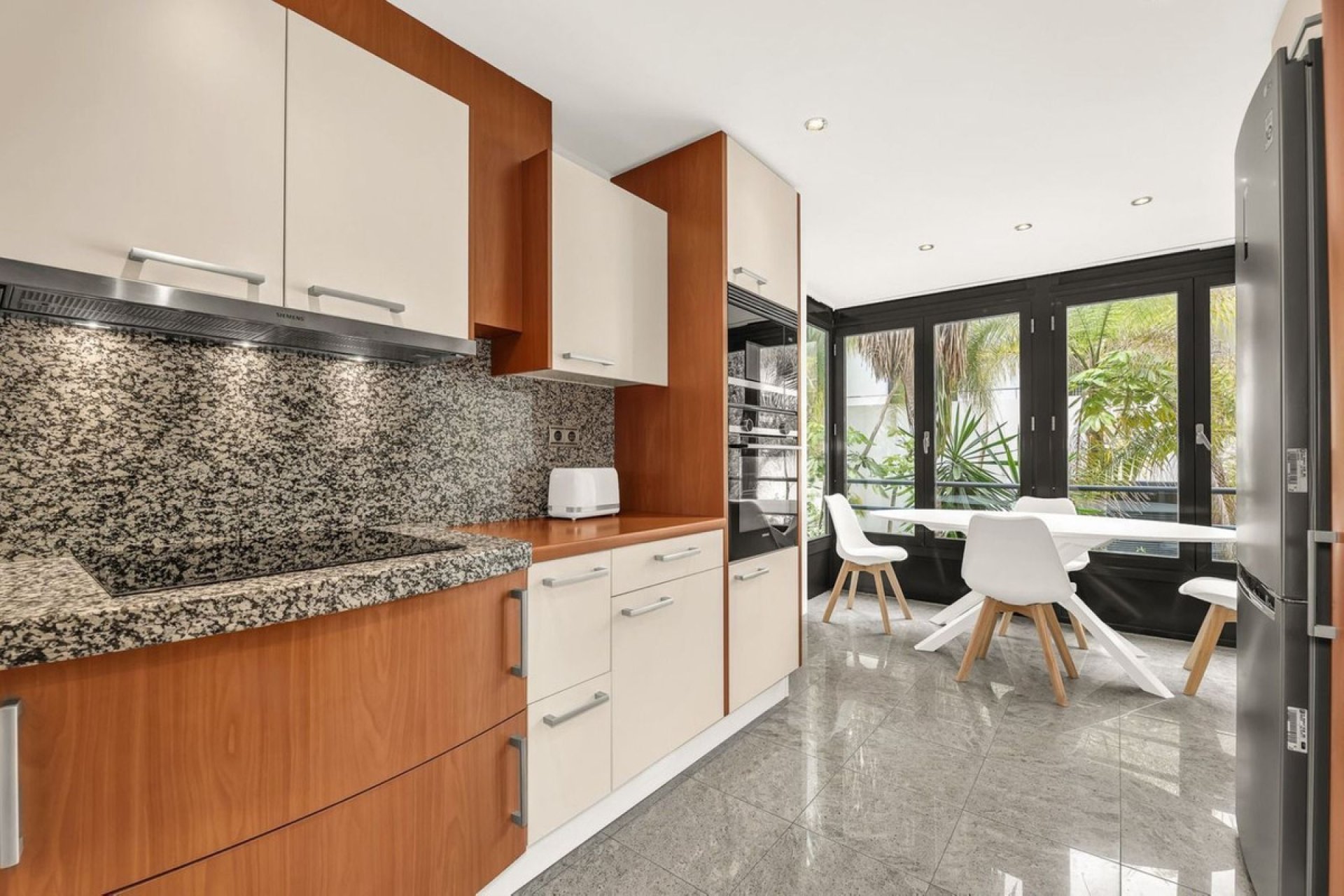 Resale - Apartment - Middle Floor Apartment - Marbella - Los Monteros