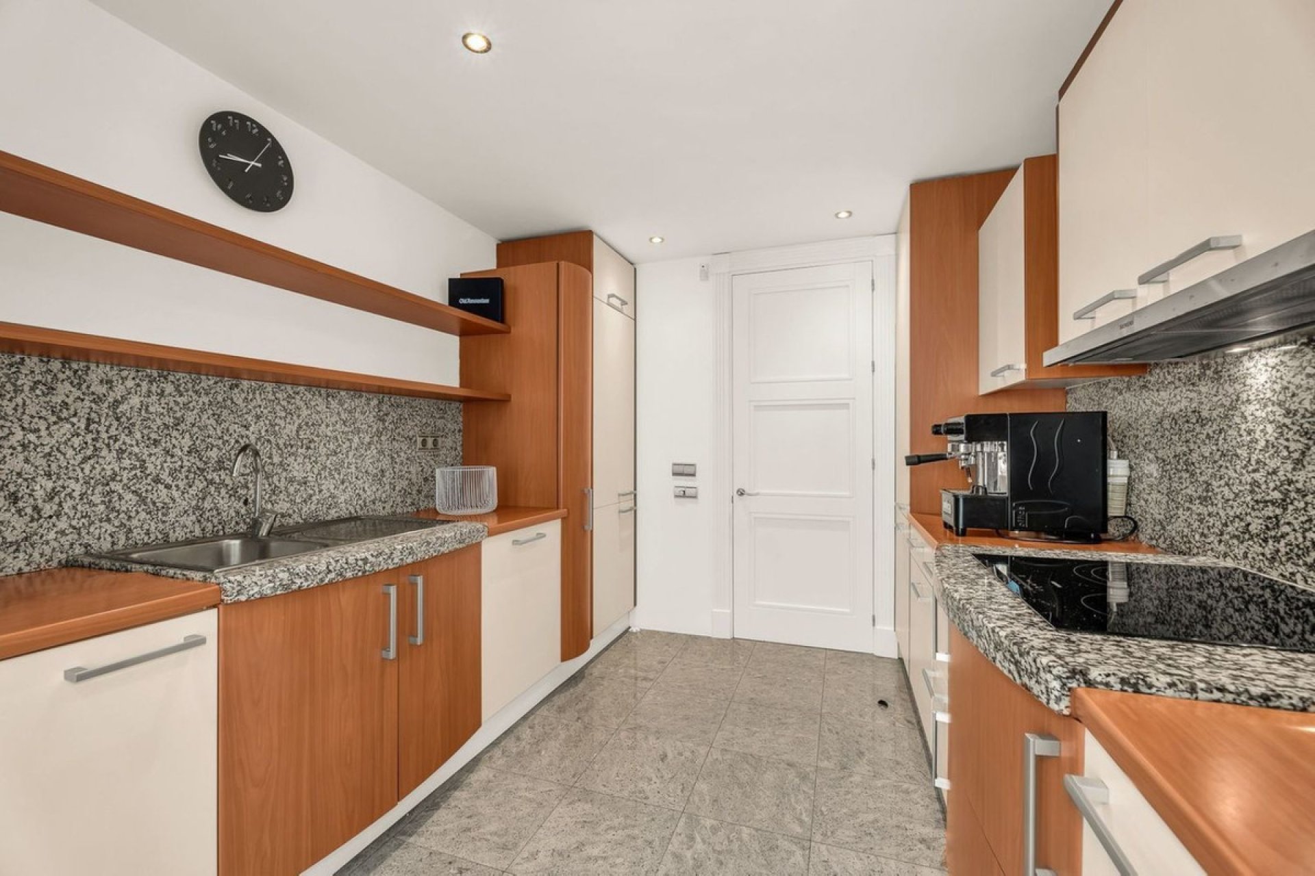 Resale - Apartment - Middle Floor Apartment - Marbella - Los Monteros