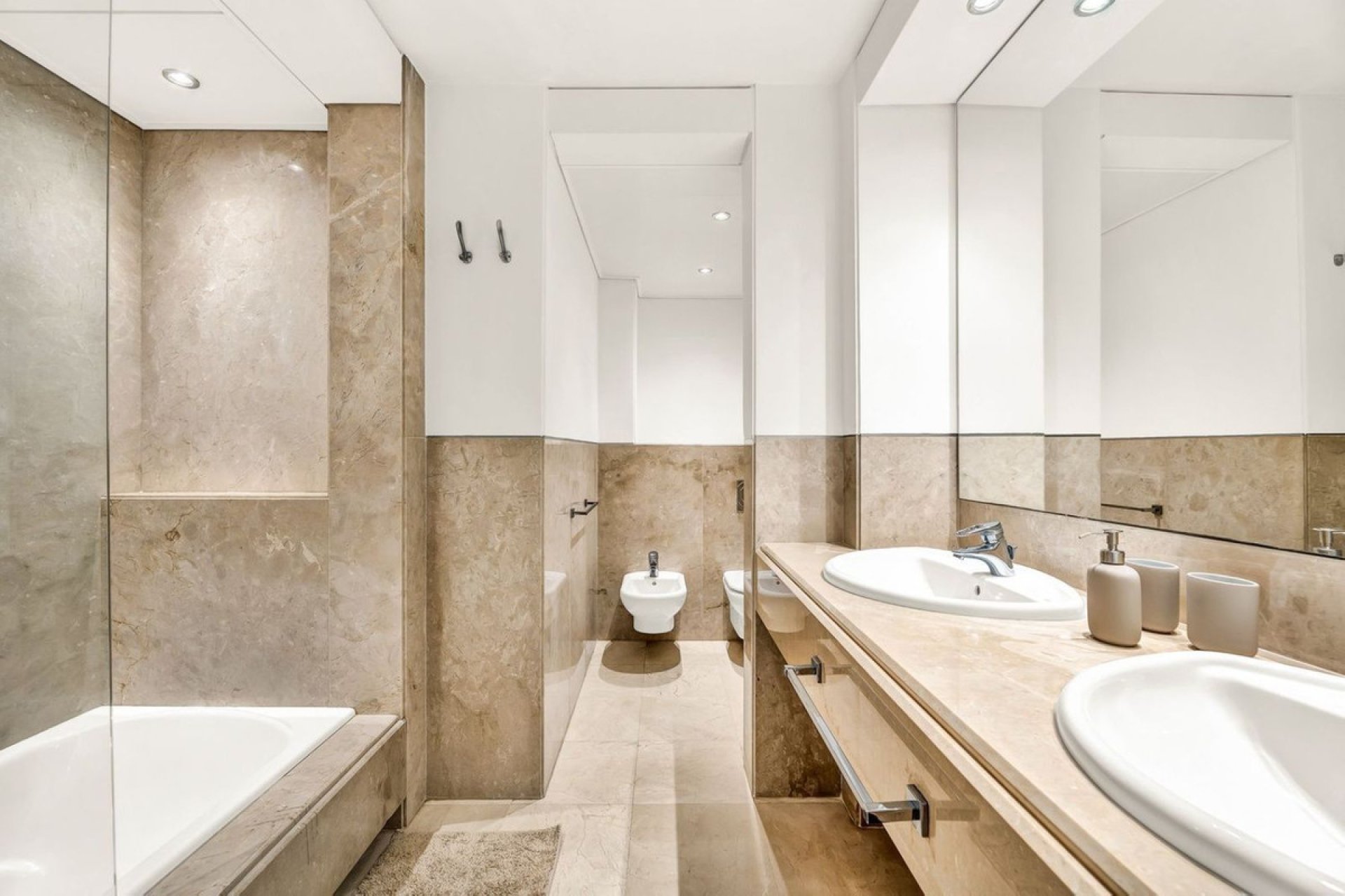 Resale - Apartment - Middle Floor Apartment - Marbella - Los Monteros