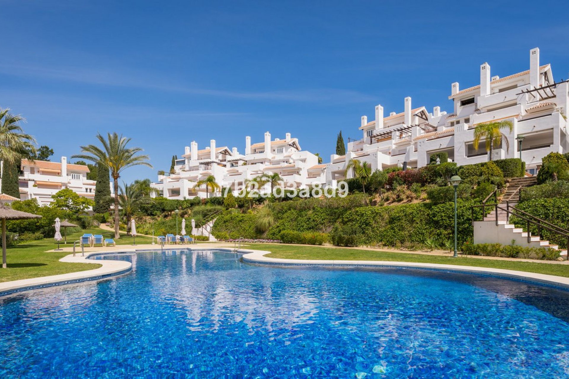 Resale - Apartment - Middle Floor Apartment - Marbella - Los Monteros