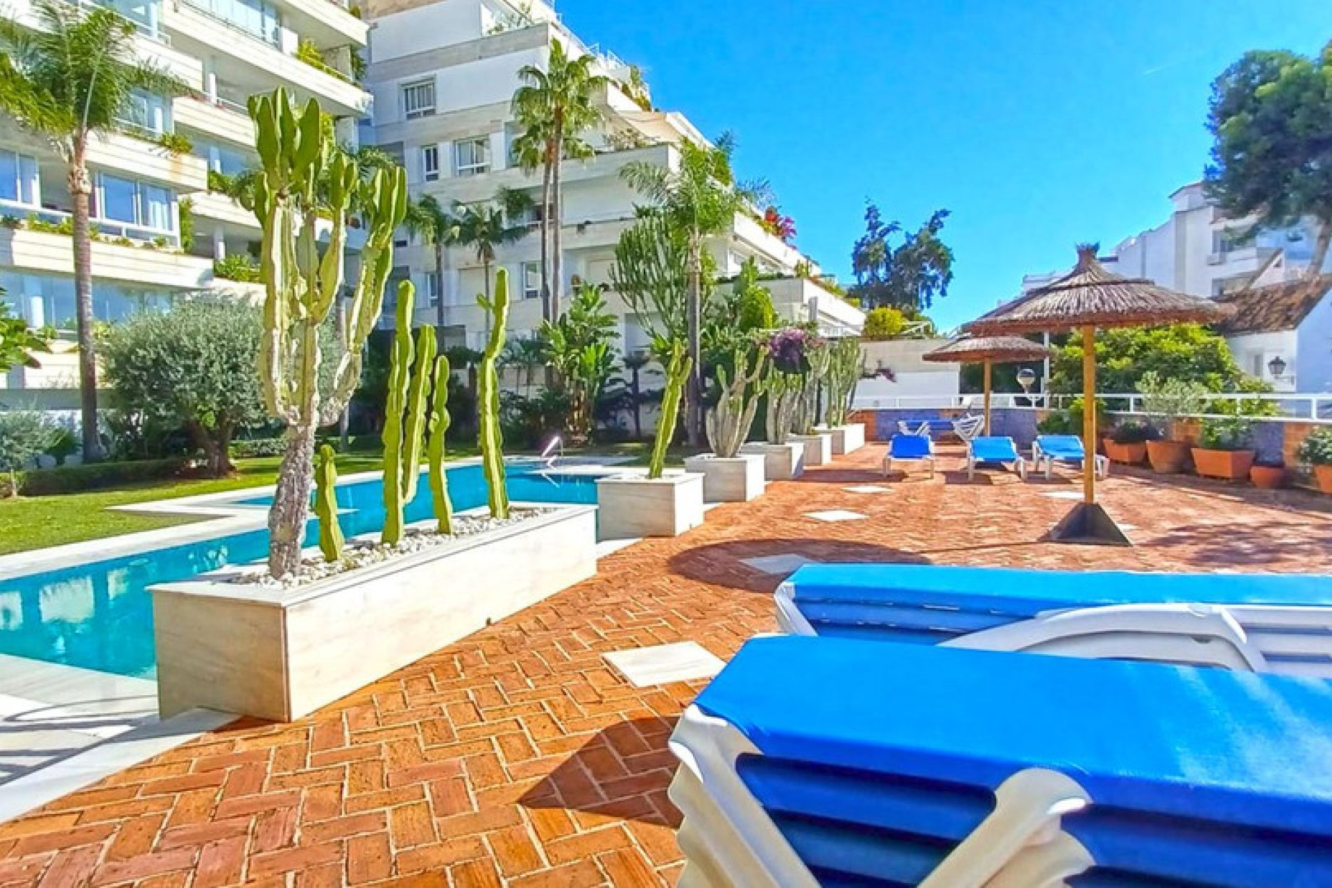 Resale - Apartment - Middle Floor Apartment - Marbella - Marbella Centro
